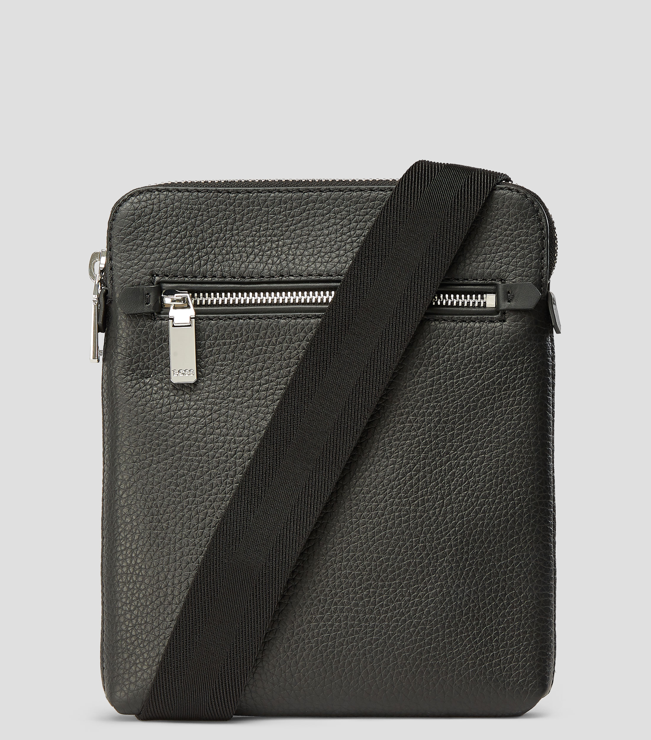 Bolso crossbody en piel italiana granulada con logotipo grabado Hombre