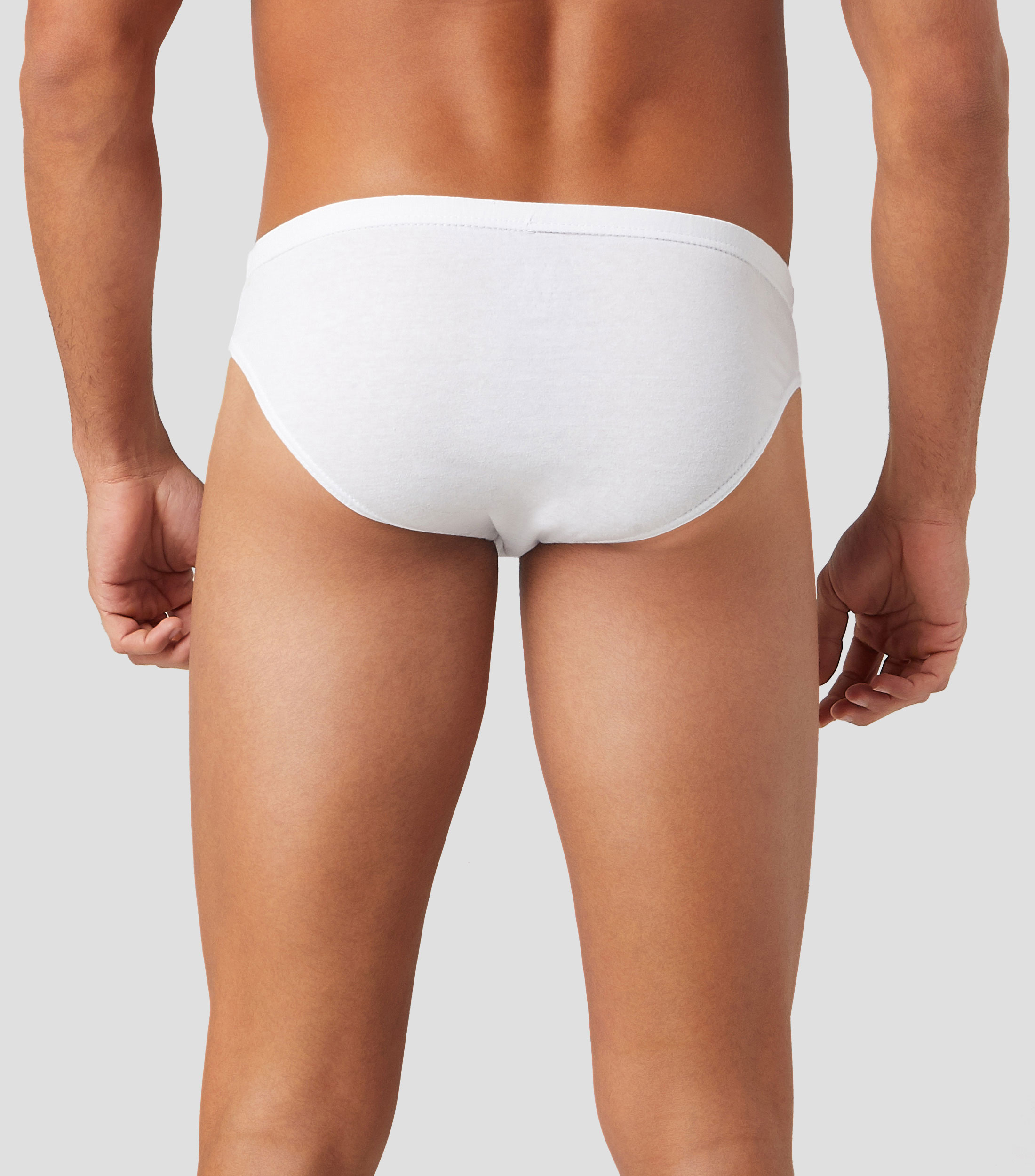 Set Perry Ellis de 3 trusas en tejido de punto, pretina elastica y marca a contraste.