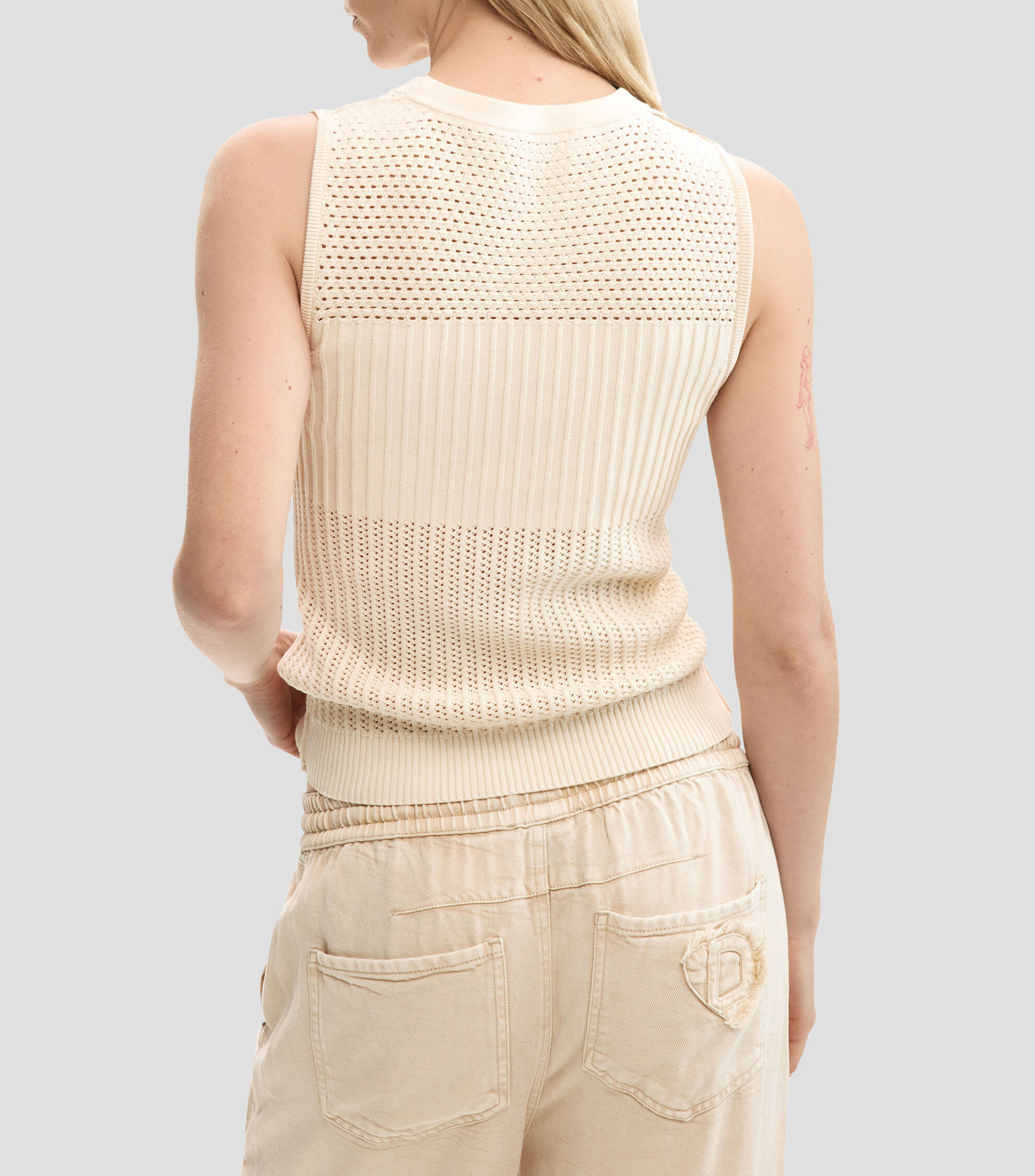 Blusa lisa sin mangas Mujer