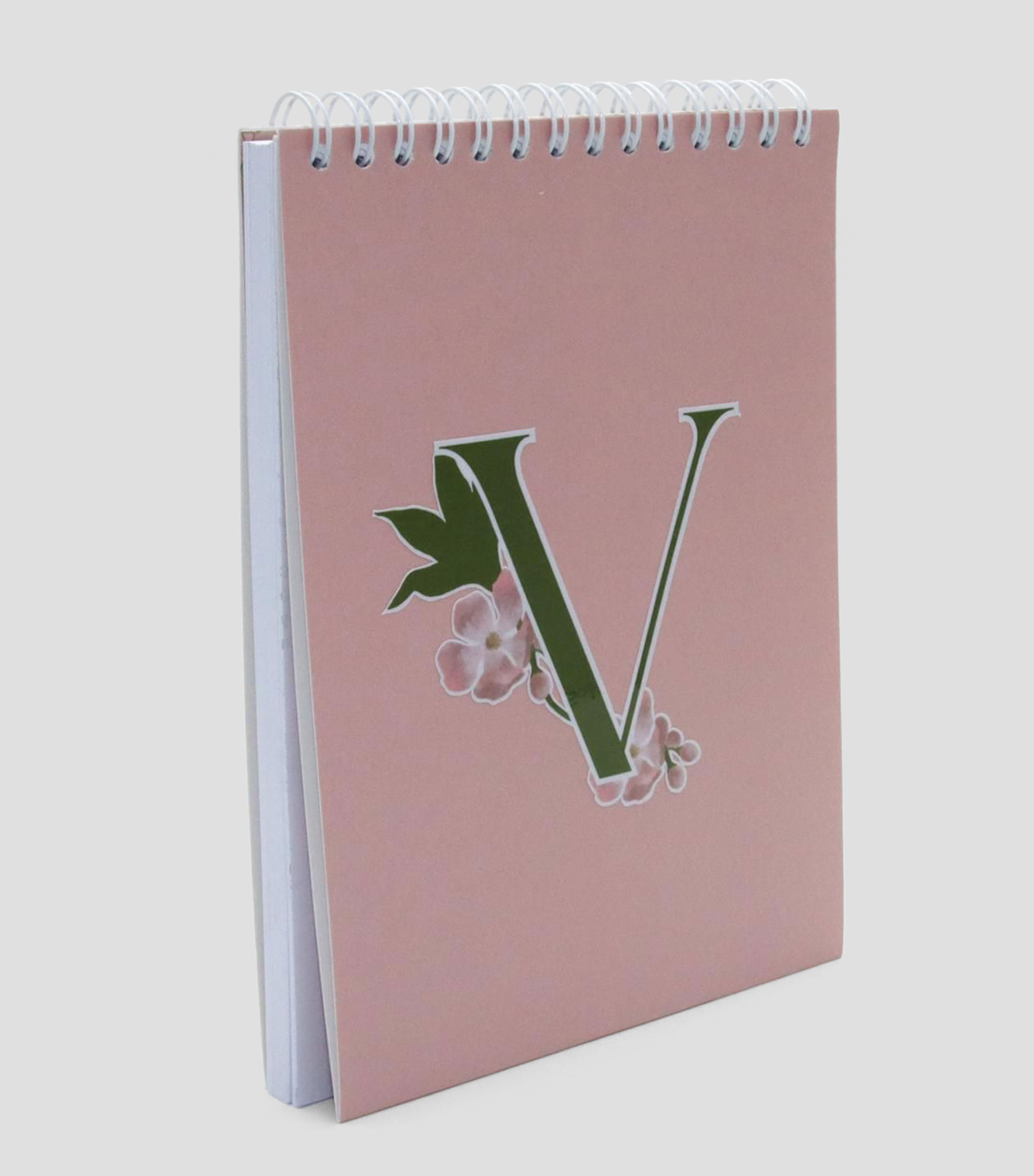 Libreta mediana inicial "V", hojas raya
