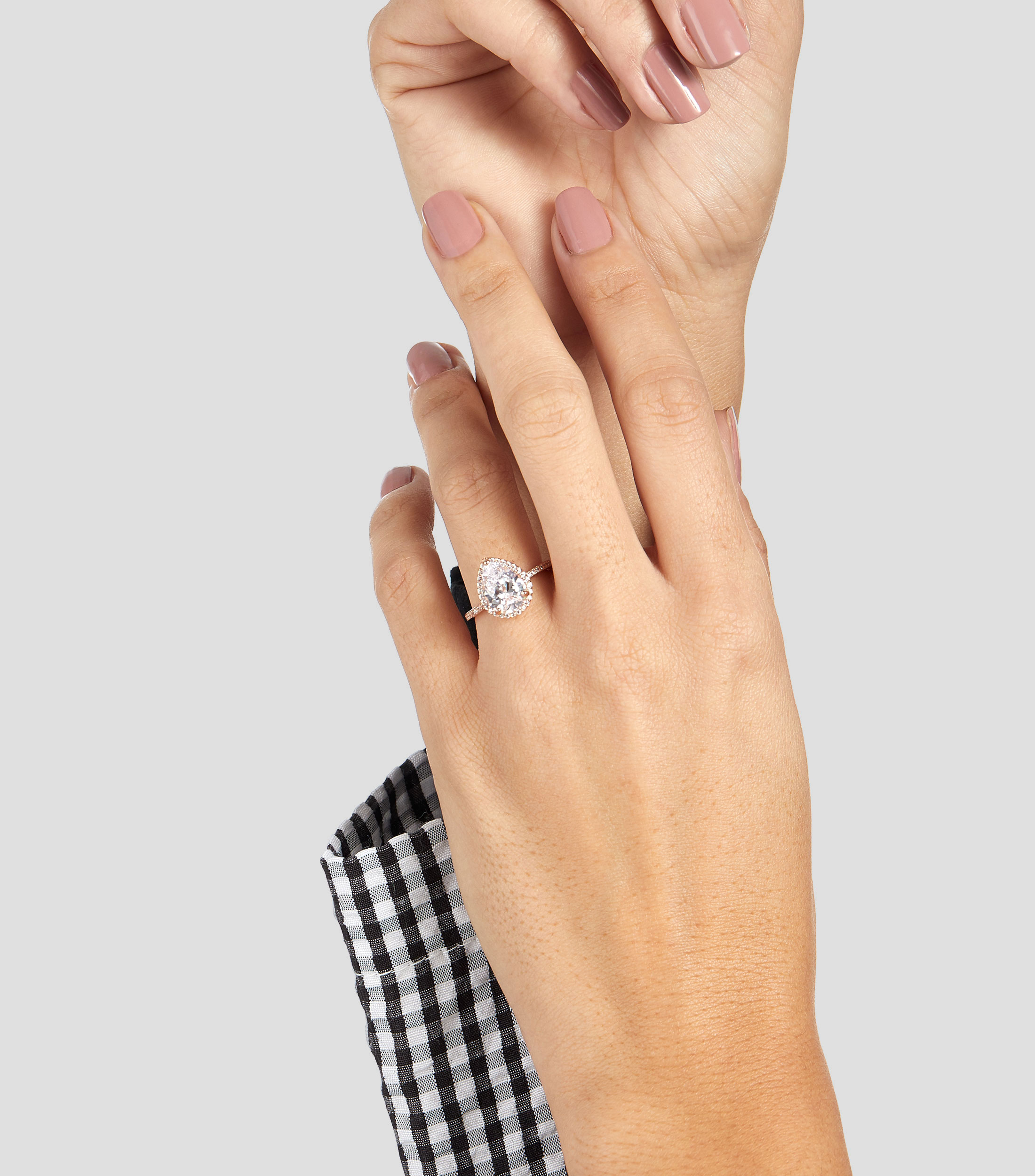 Anillo con zirconias cúbicas Mujer Talla: 52