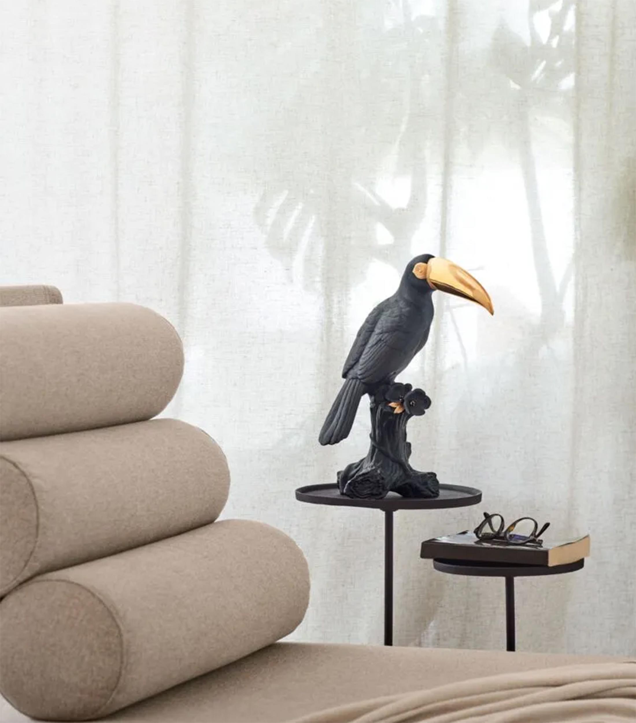 Accesorio Decorativo Tucan Negro con Dorado en Porcelana