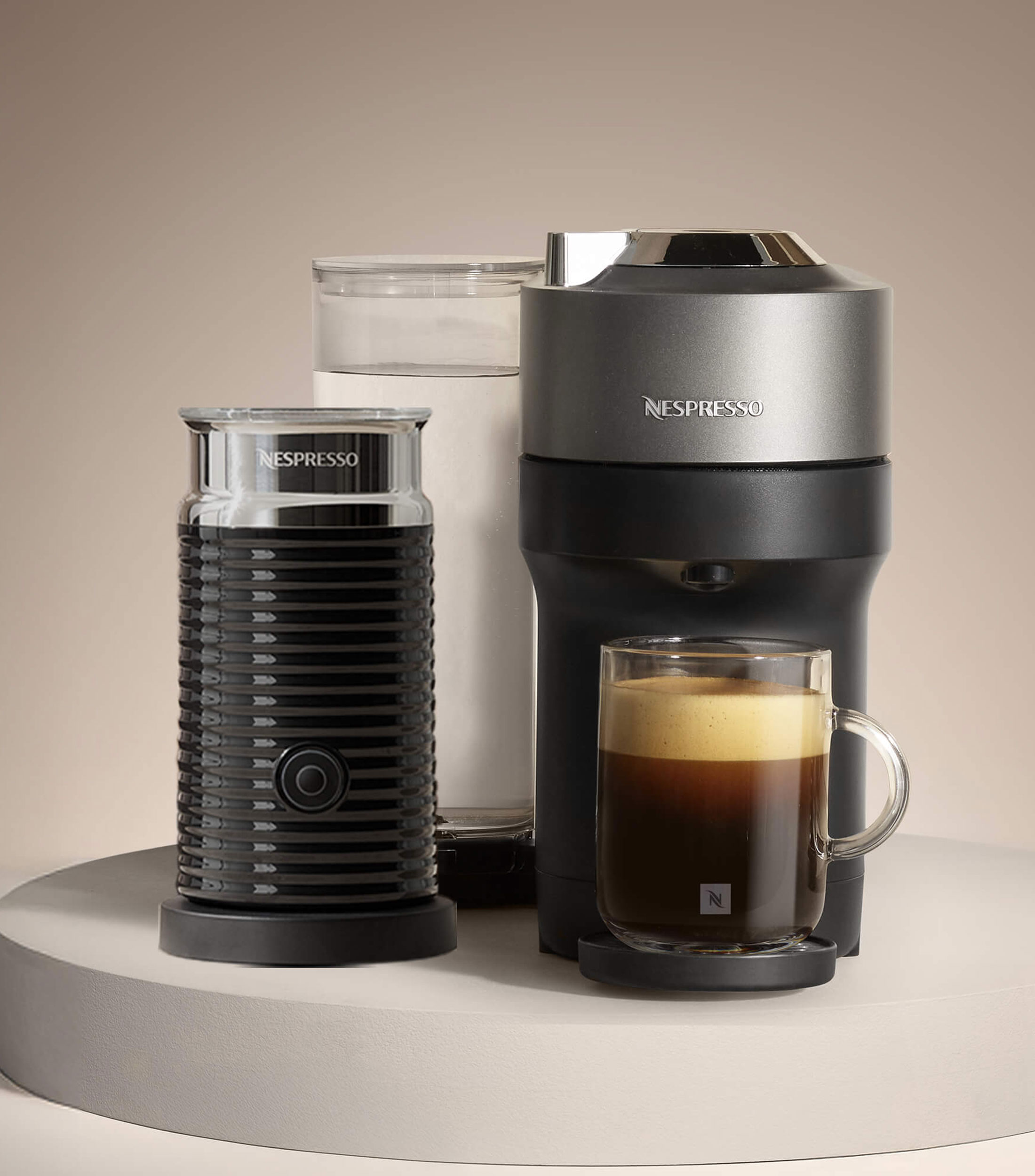 Combo Cafetera Vertuo Pop Titan & Aeroccino 3