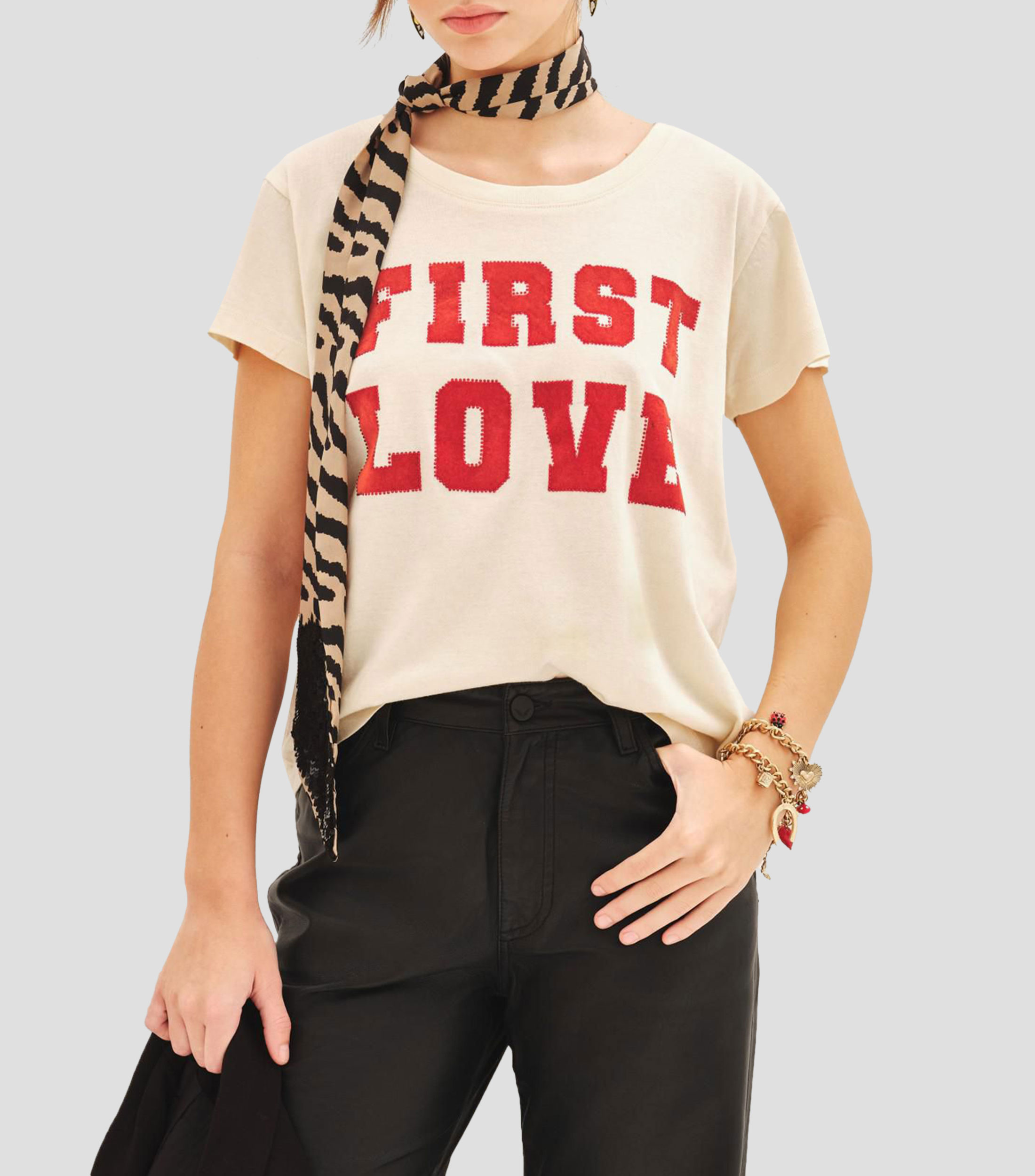 Playera cuello redondo manga corta estampada Mujer