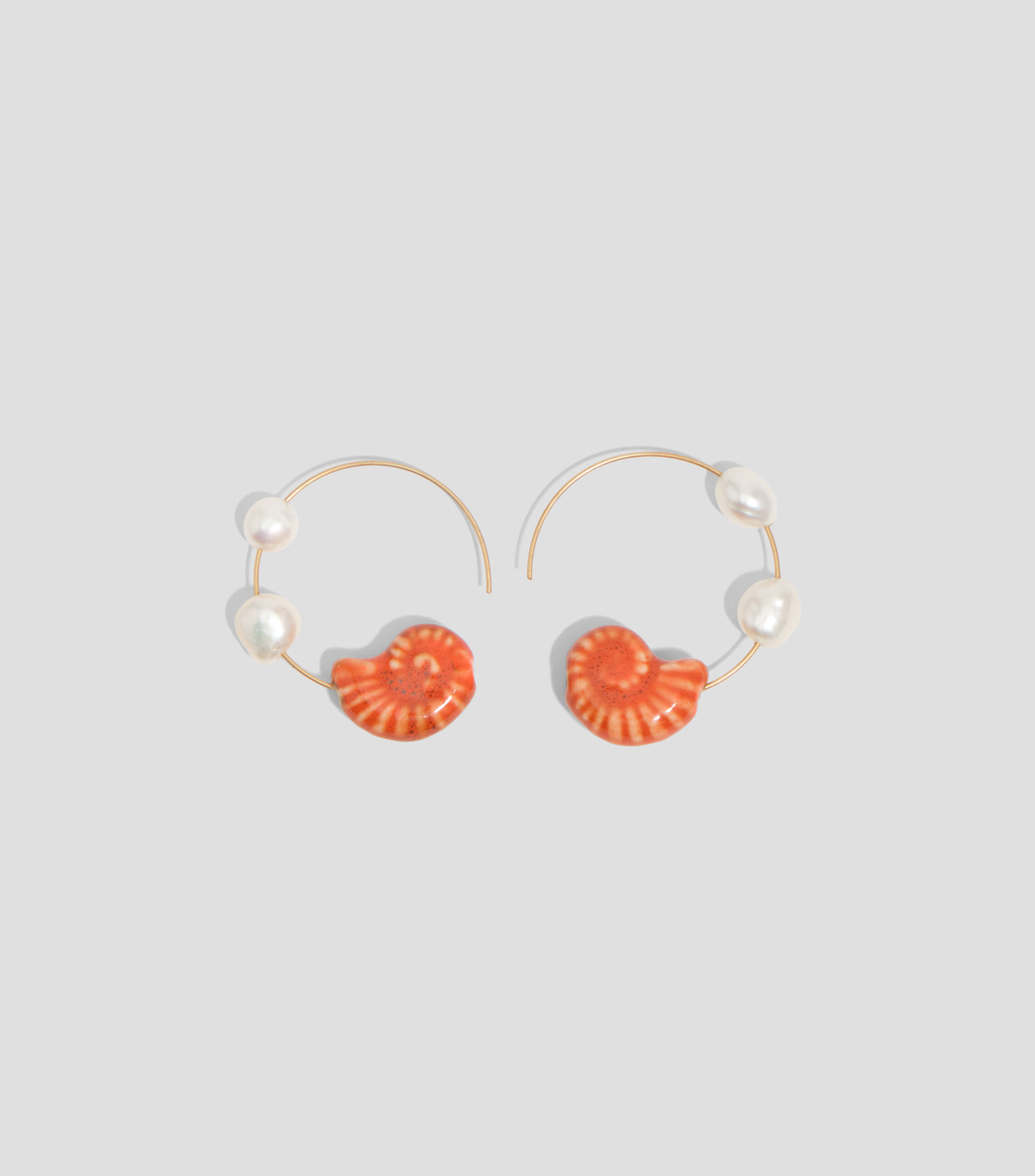 Pendientes aro perlas y caracola cerámica Mujer