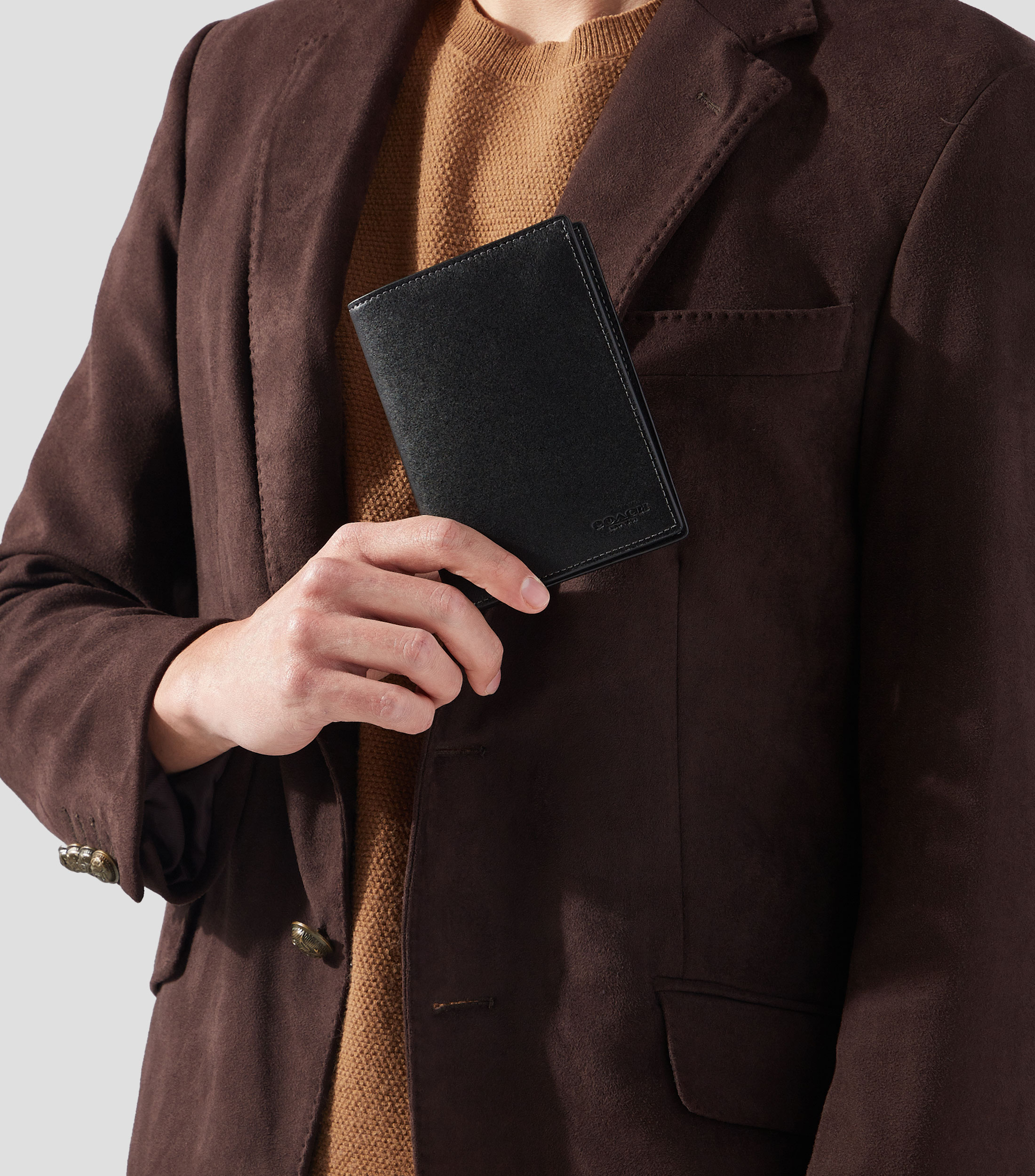 Tarjetero en piel vacuna negro Passport Case liso Hombre
