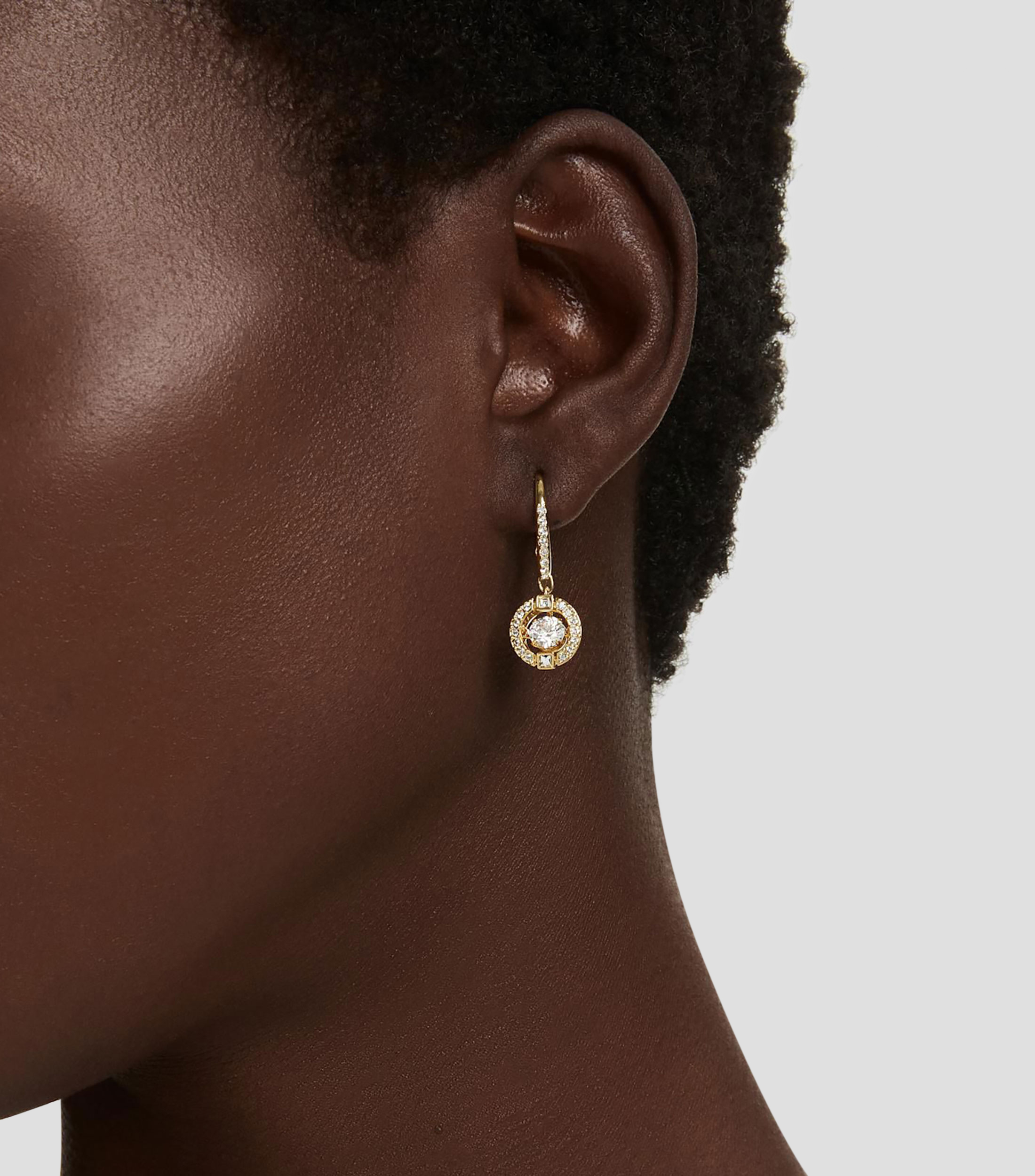 Aretes de forma redonda con cristales Swarovski Zirconia y Dancing Stones blancos Una Angelic Mujer