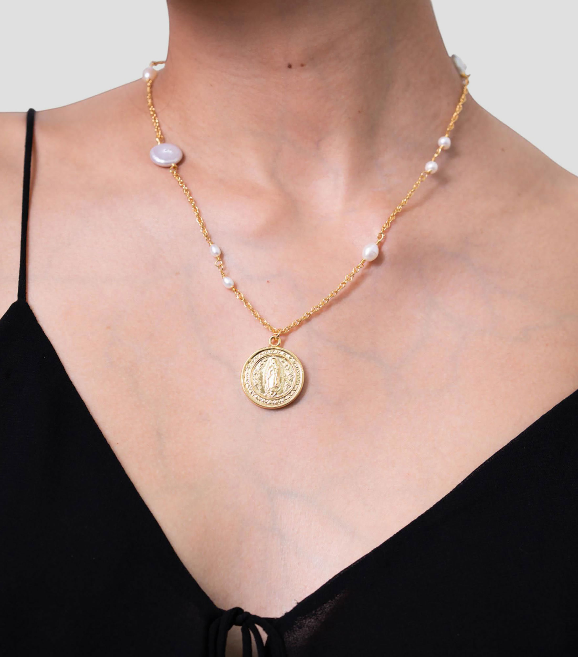 Collar con perlas cultivadas Virgen de Guadalupe Mujer