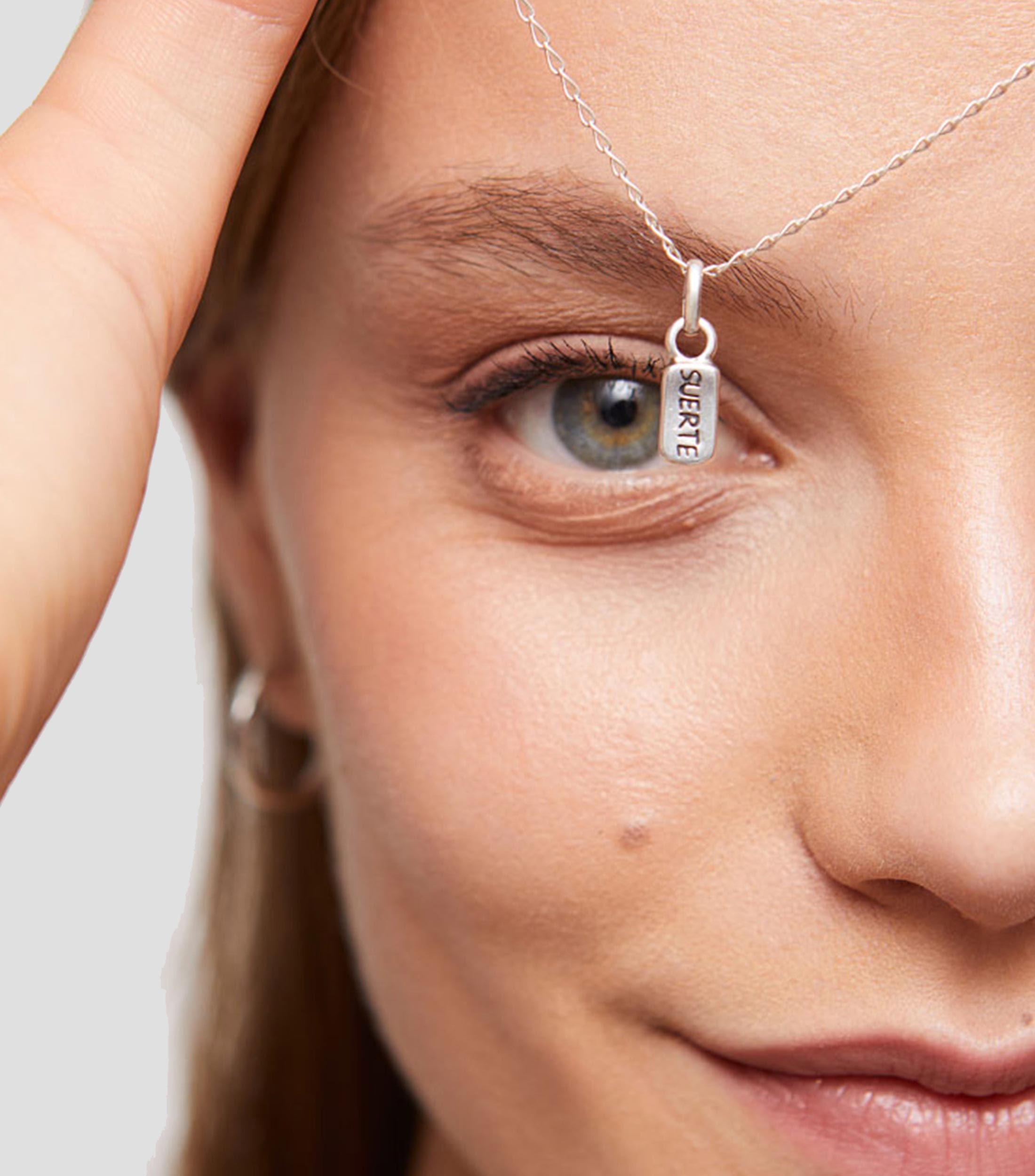 Charm Palabra Suerte Mujer