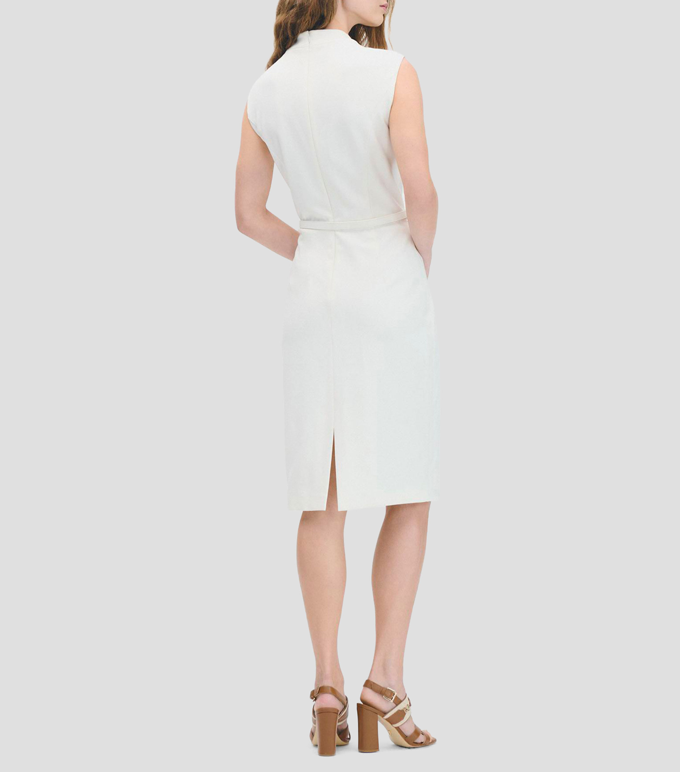 Vestido entallado natural corte regular escote V con cinturón Mujer