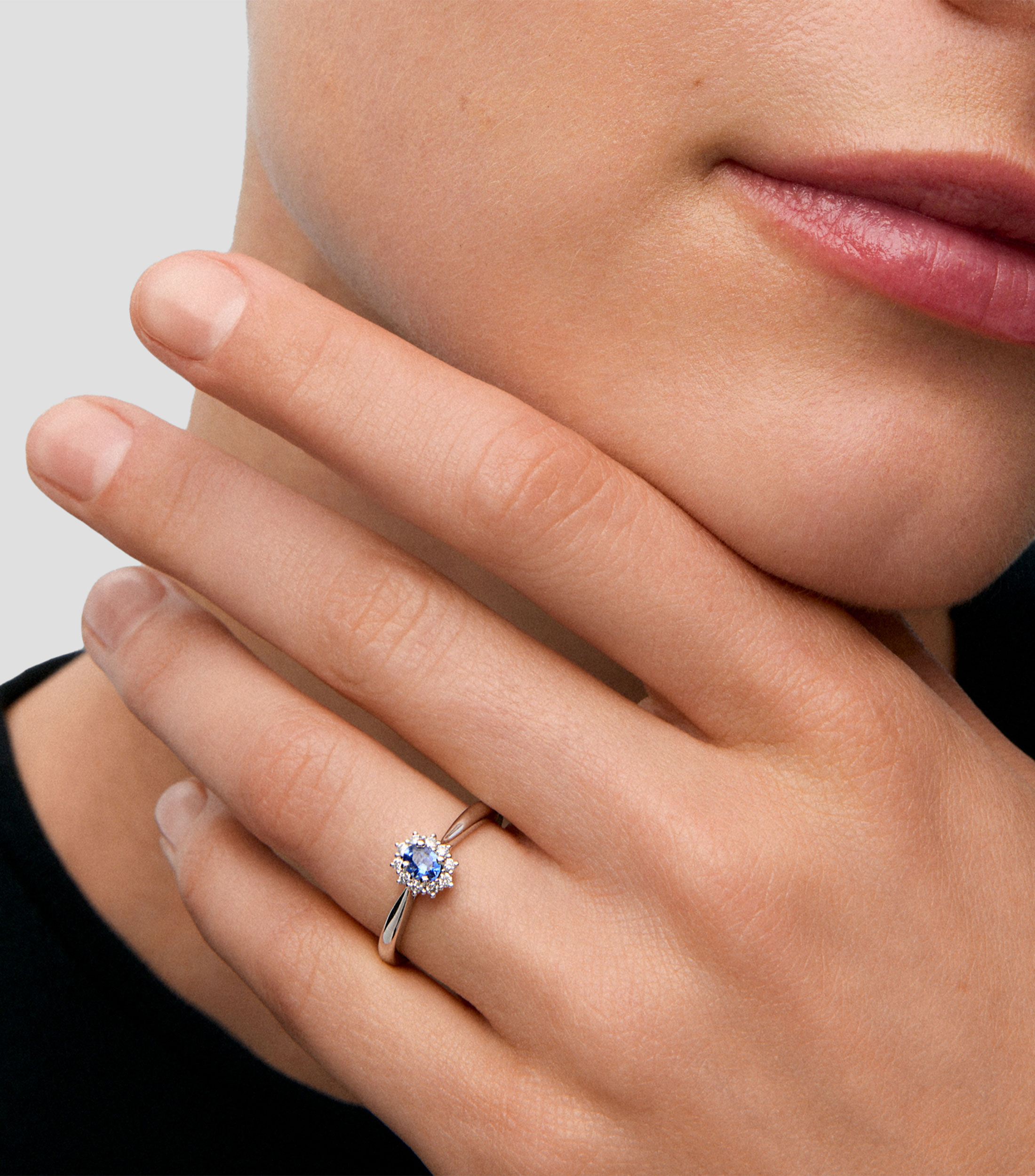 Anillo en oro blanco de 18 kilates Big Thrre con zafiro y diamantes Mujer