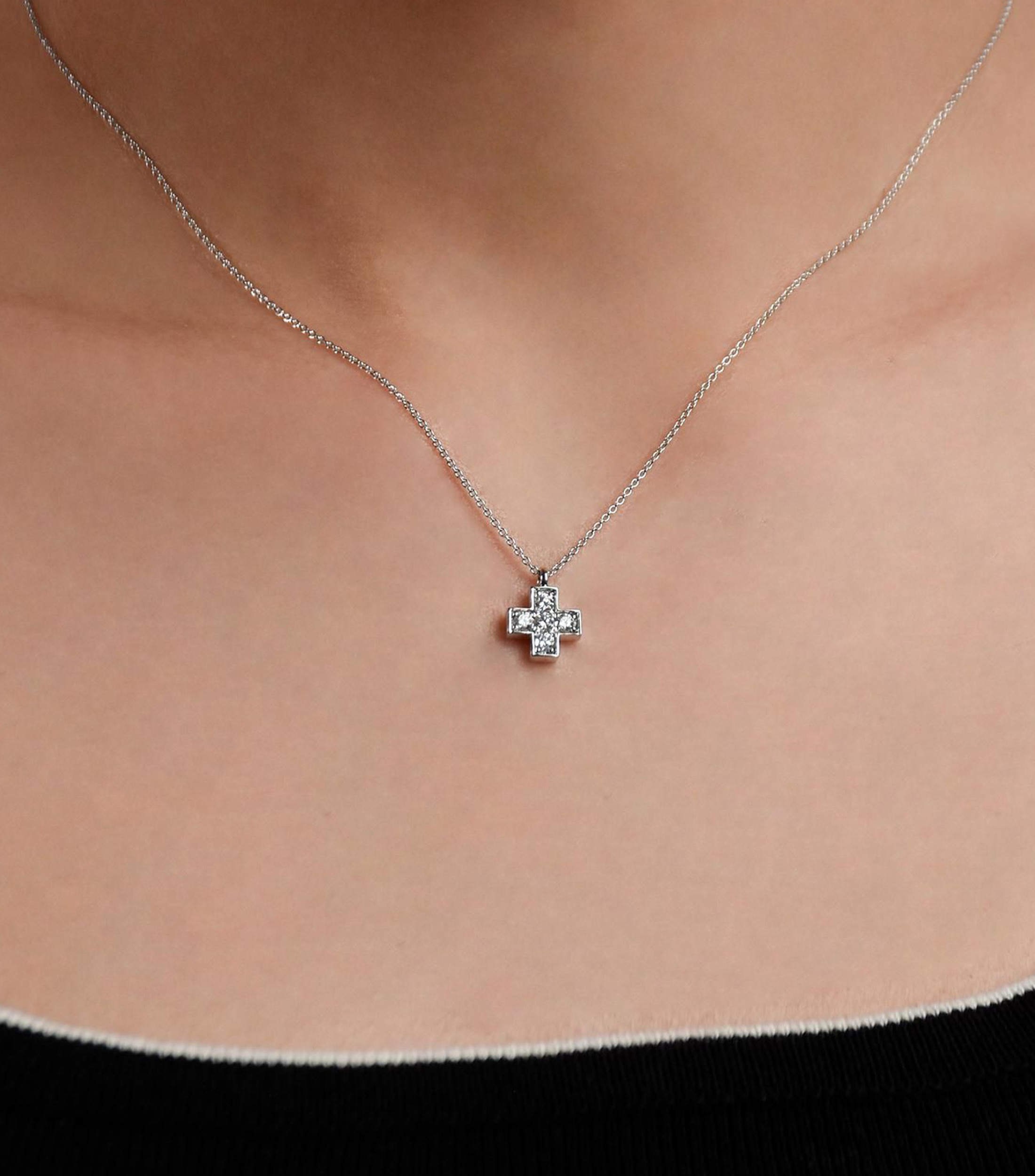 Gargantilla en oro blanco de 14 kilates con diamante Mujer