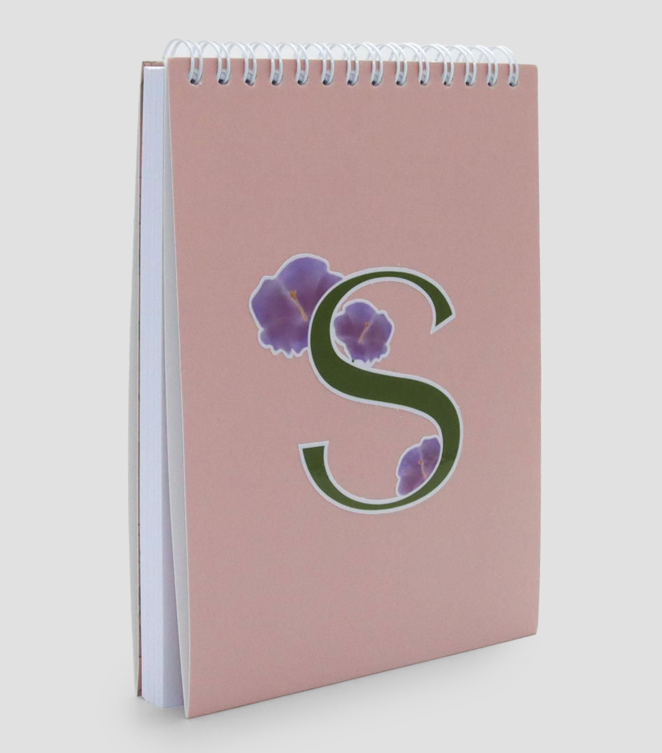 Libreta mediana inicial "S", hojas raya