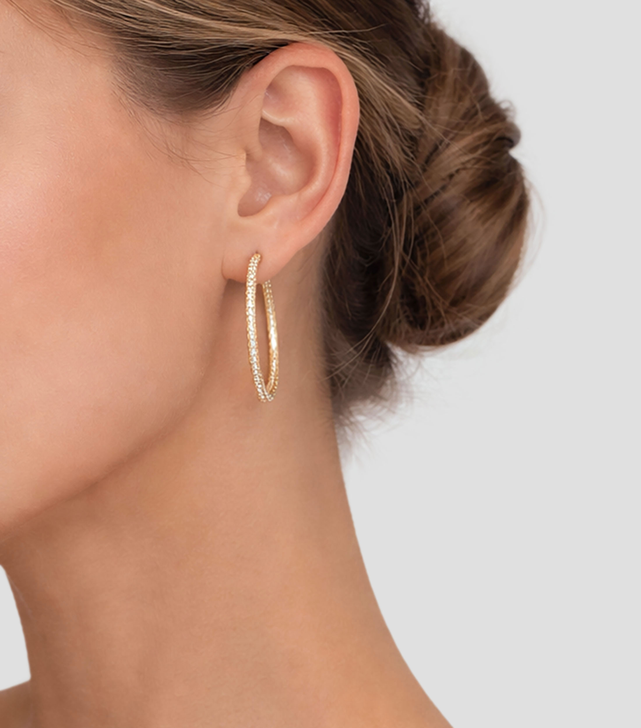 Arracadas en oro amarillo de 18 kilates con diamantes Hoops Mujer