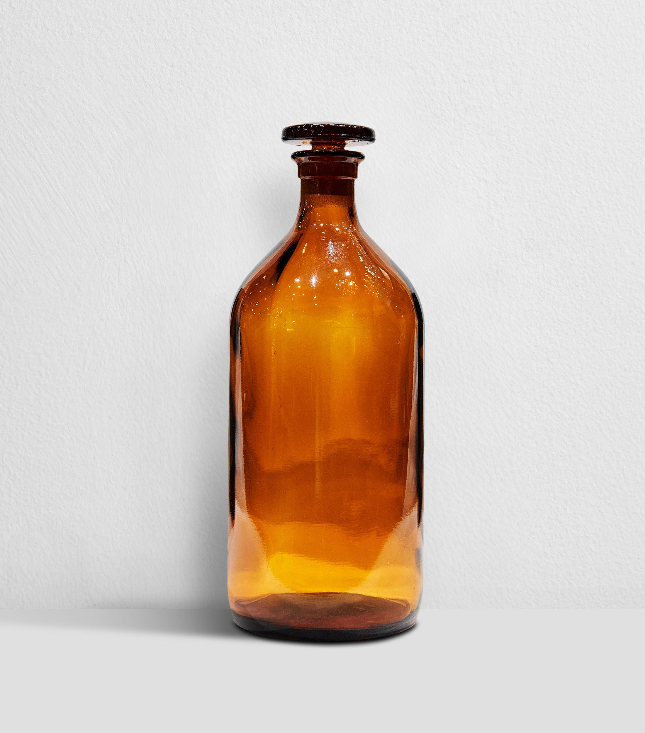 Botella decorativa con tapón en vidrio