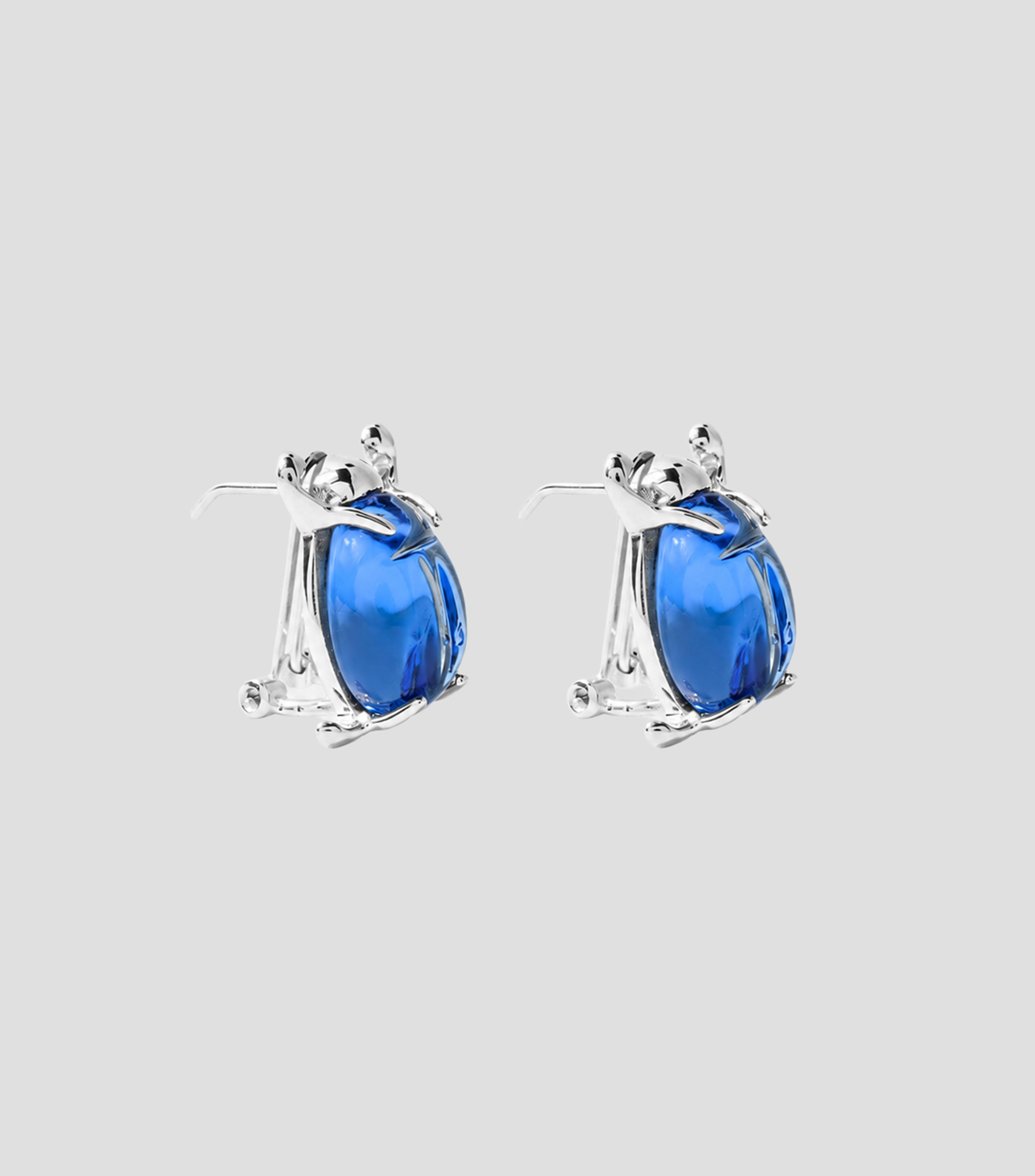 Broquel en Plata .925 en forma de escarabajo con vidrio azul Aire Mujer