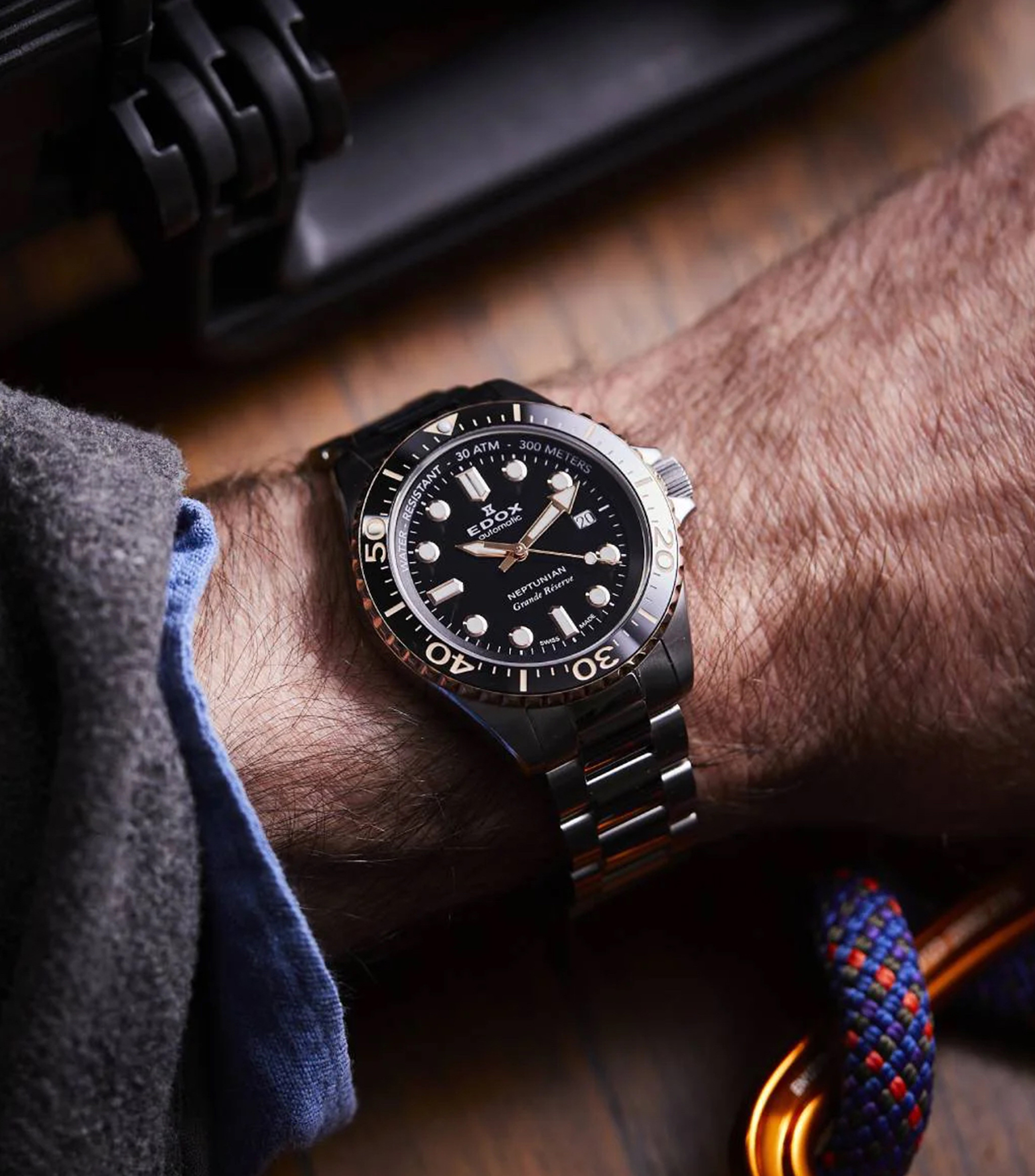 Reloj para Hombre Neptunian Deportivo, Plateado y Negro