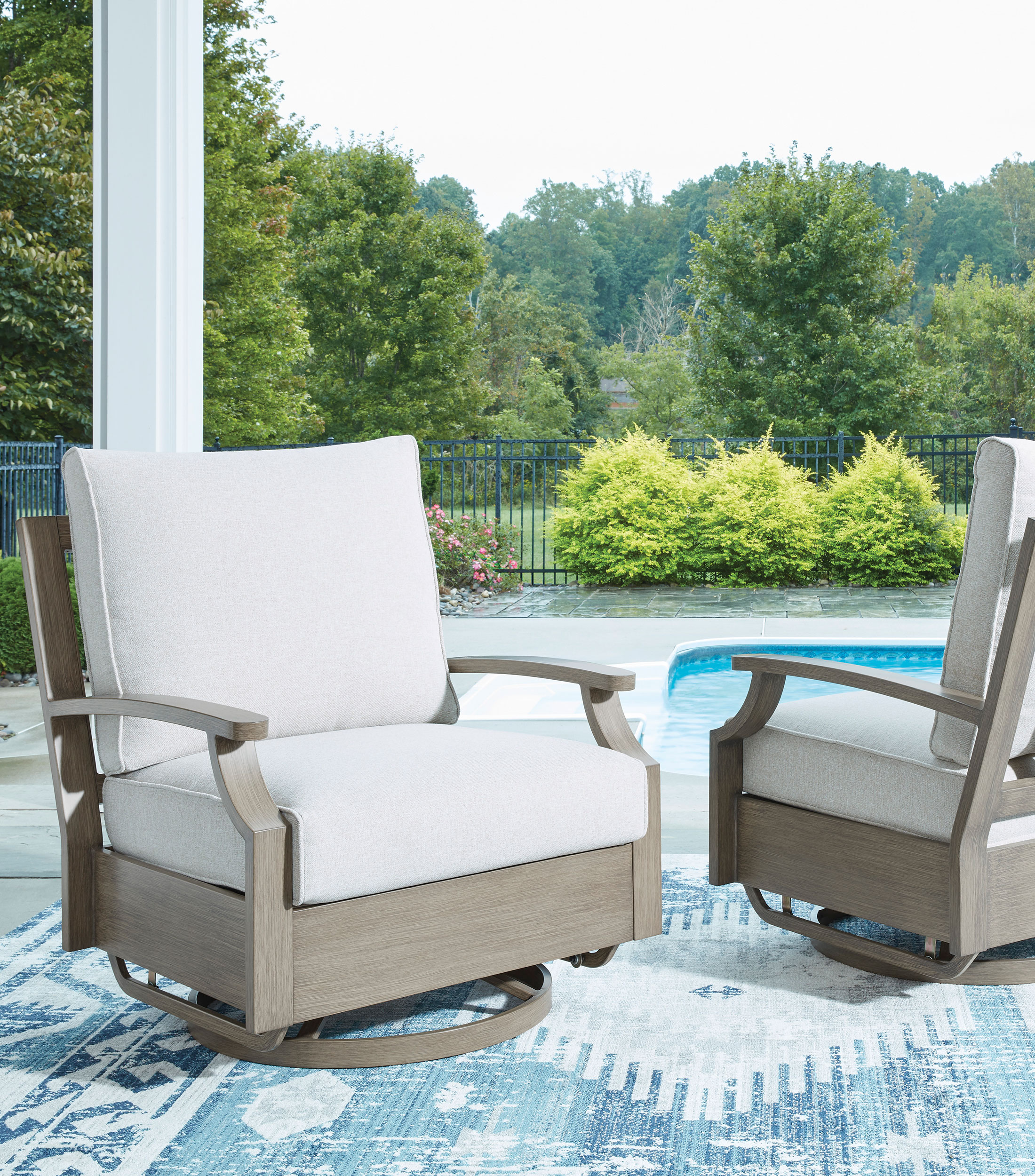 Sillón mecedora giratorio Marena marrón con beige