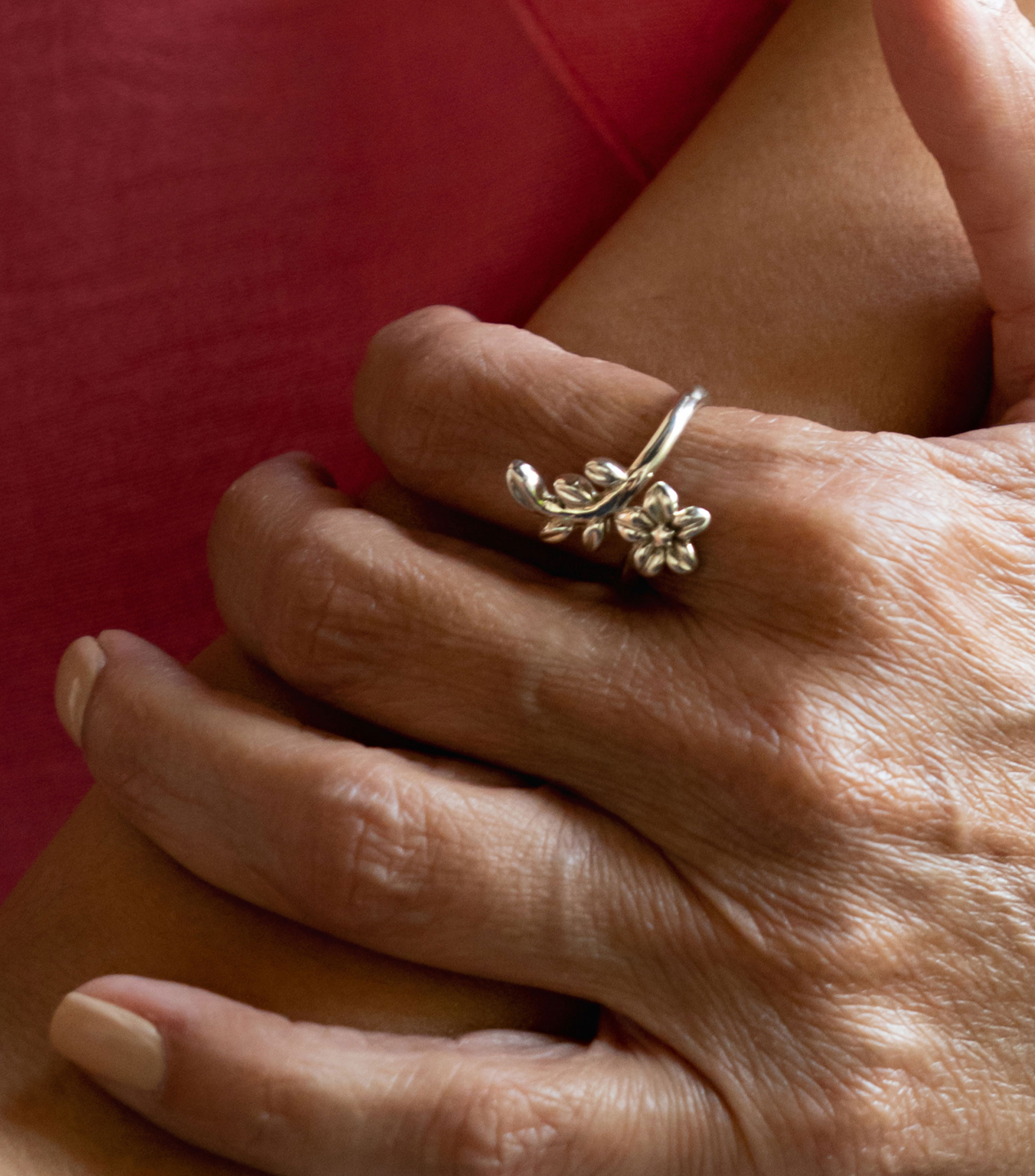 Anillo en Plata .925 Mensaje de Amor Flor Mujer