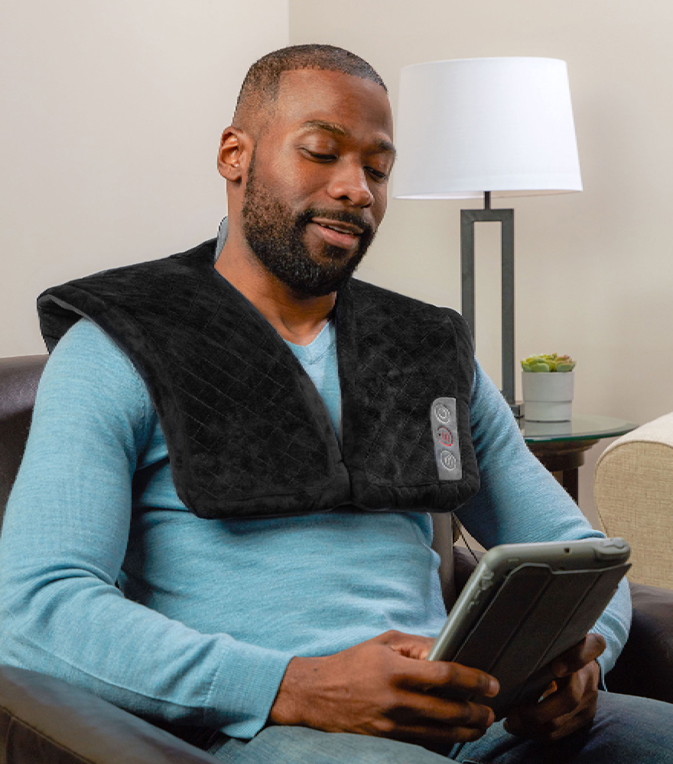 Masajeador vibratorio para cuello y hombros con calor HCM-325H-THP