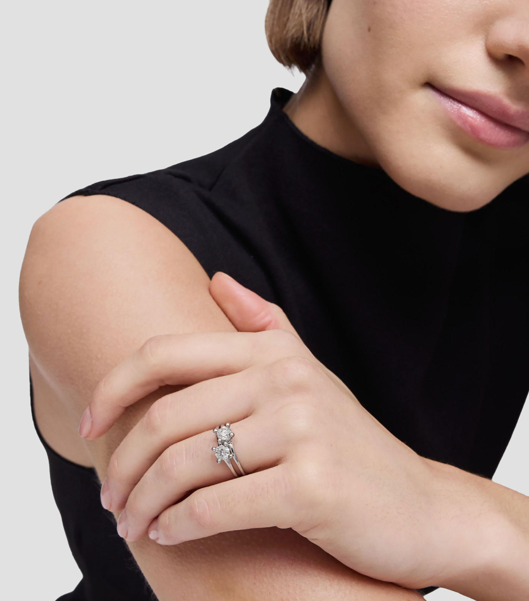 Anillo Solitario con Incrustacion Mujer