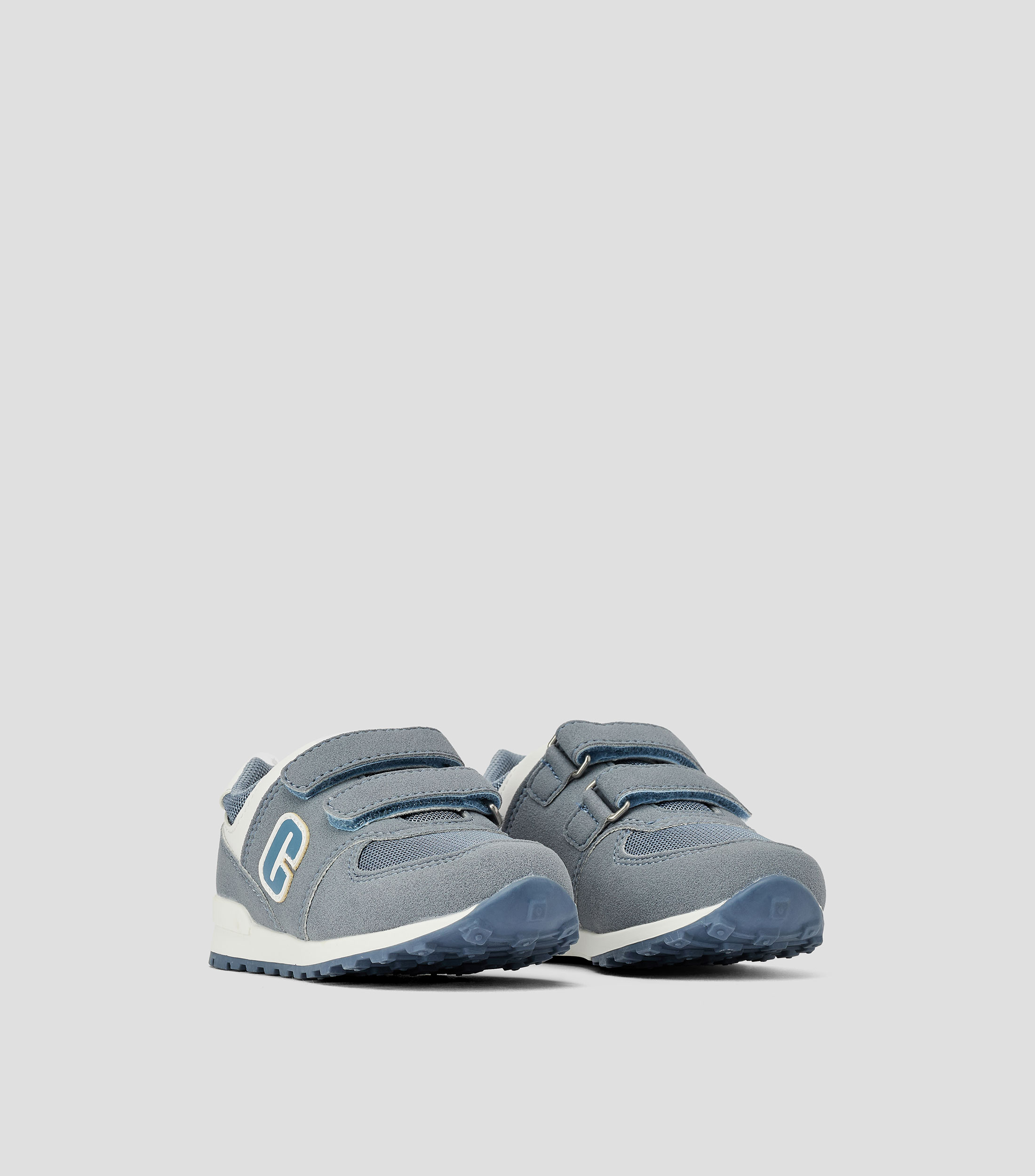 Tenis casuales con logo Niña