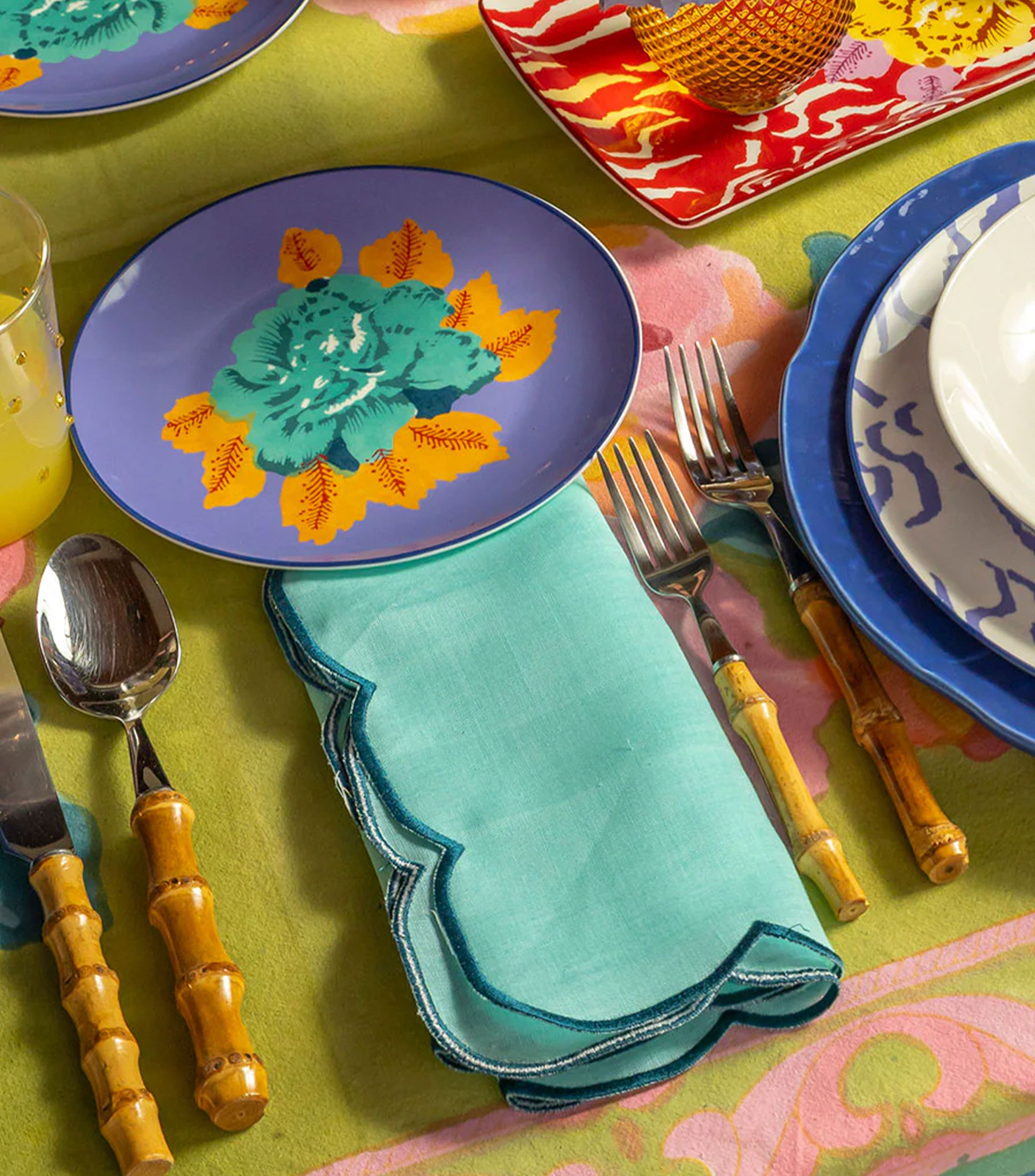 Set de 4 servilletas Vivi verde turquesa liso con borde en contraste