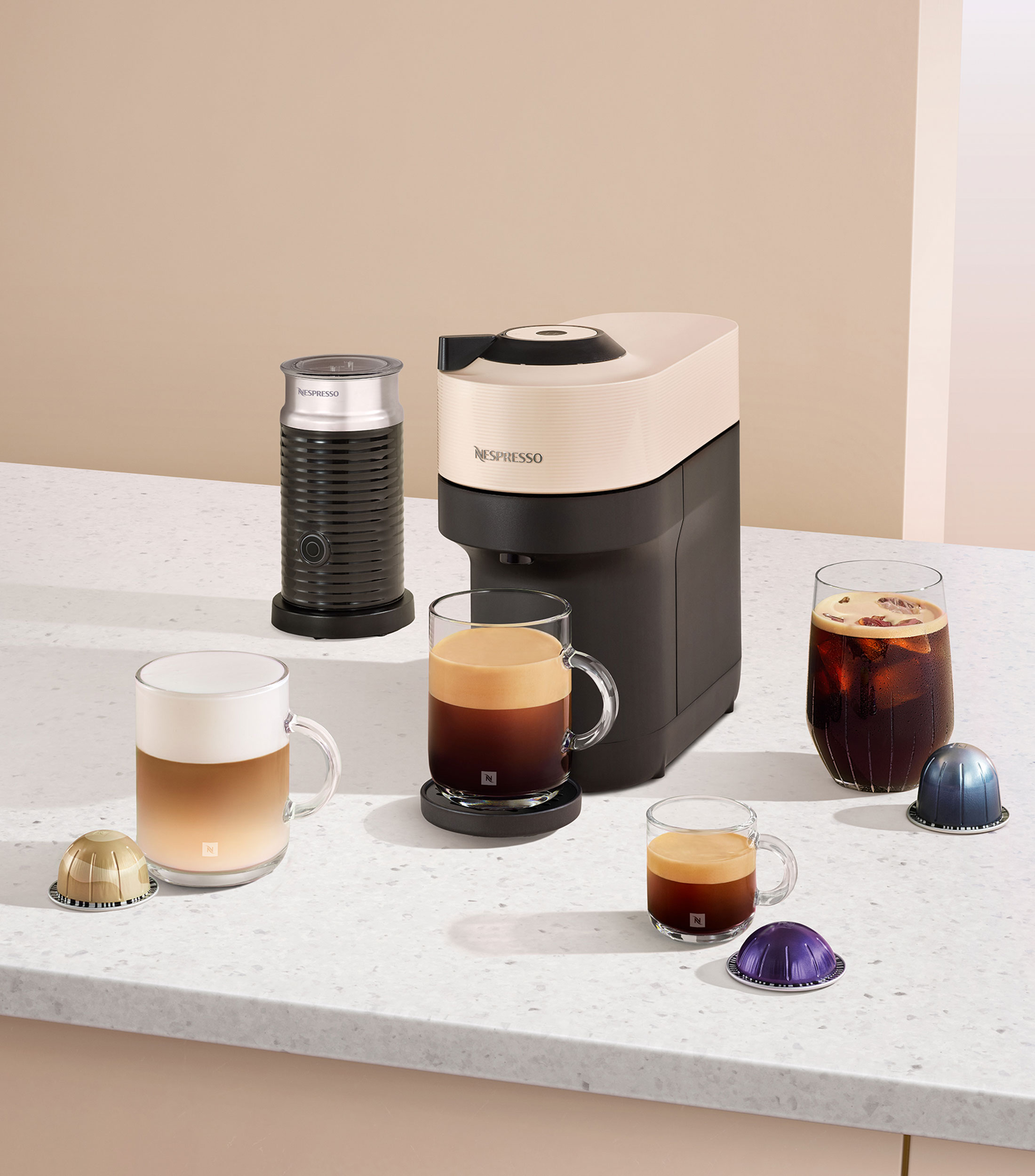 Combo Cafetera Vertuo Pop con Aeroccino Beige