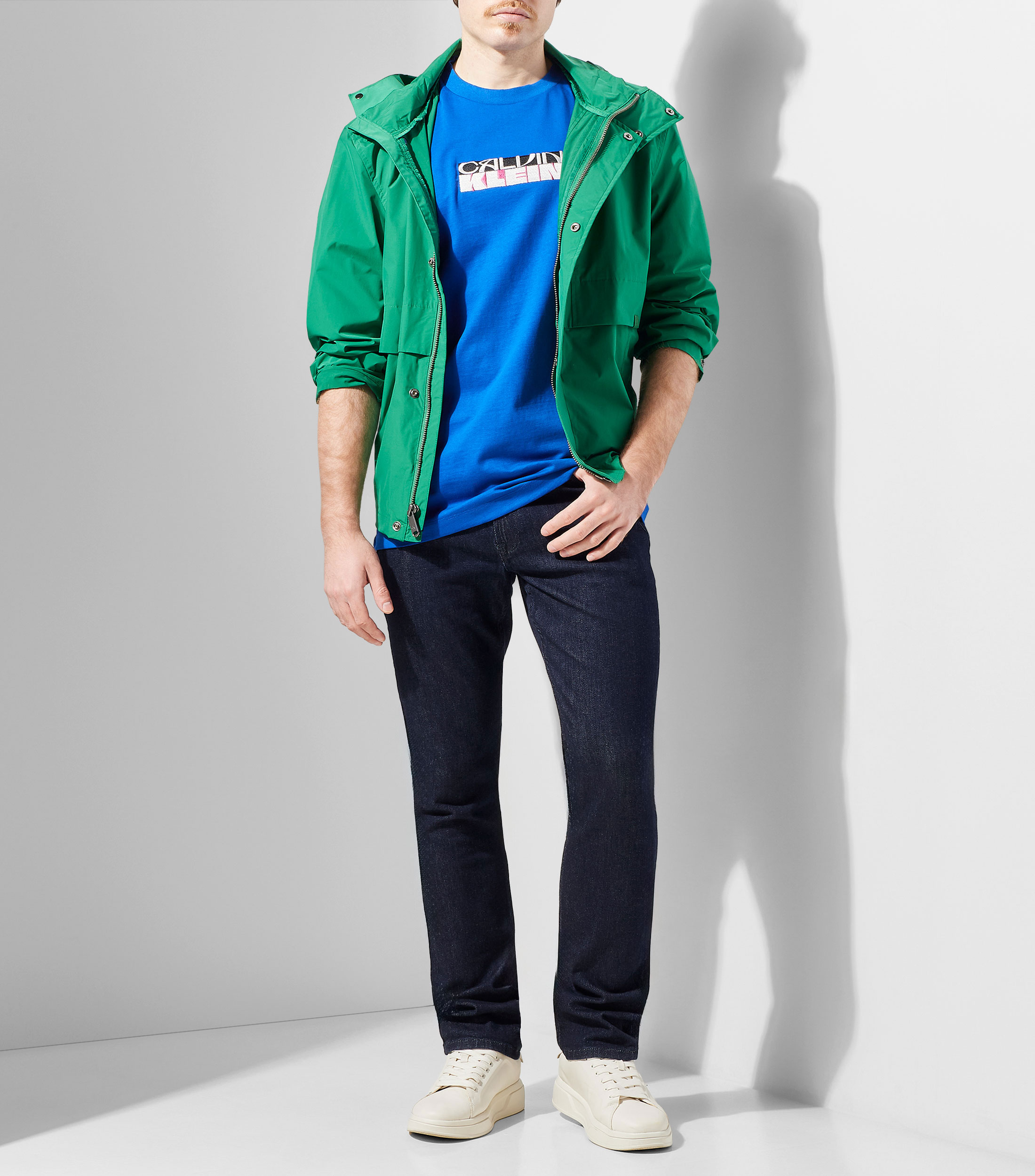 Playera cuello redondo manga corta bordada Hombre