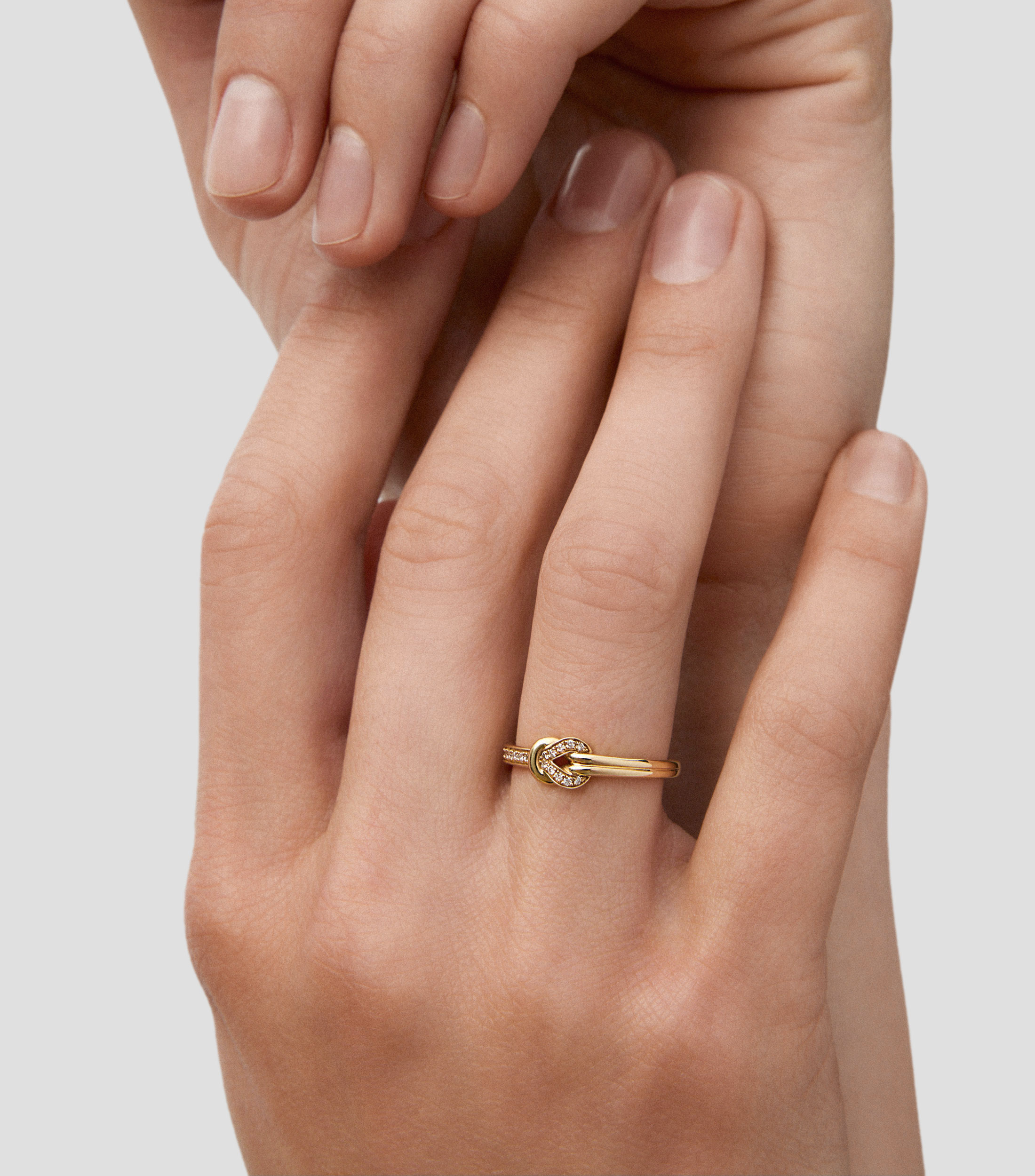 Anillo en oro amarillo de 18 kilates con diamantes Mujer