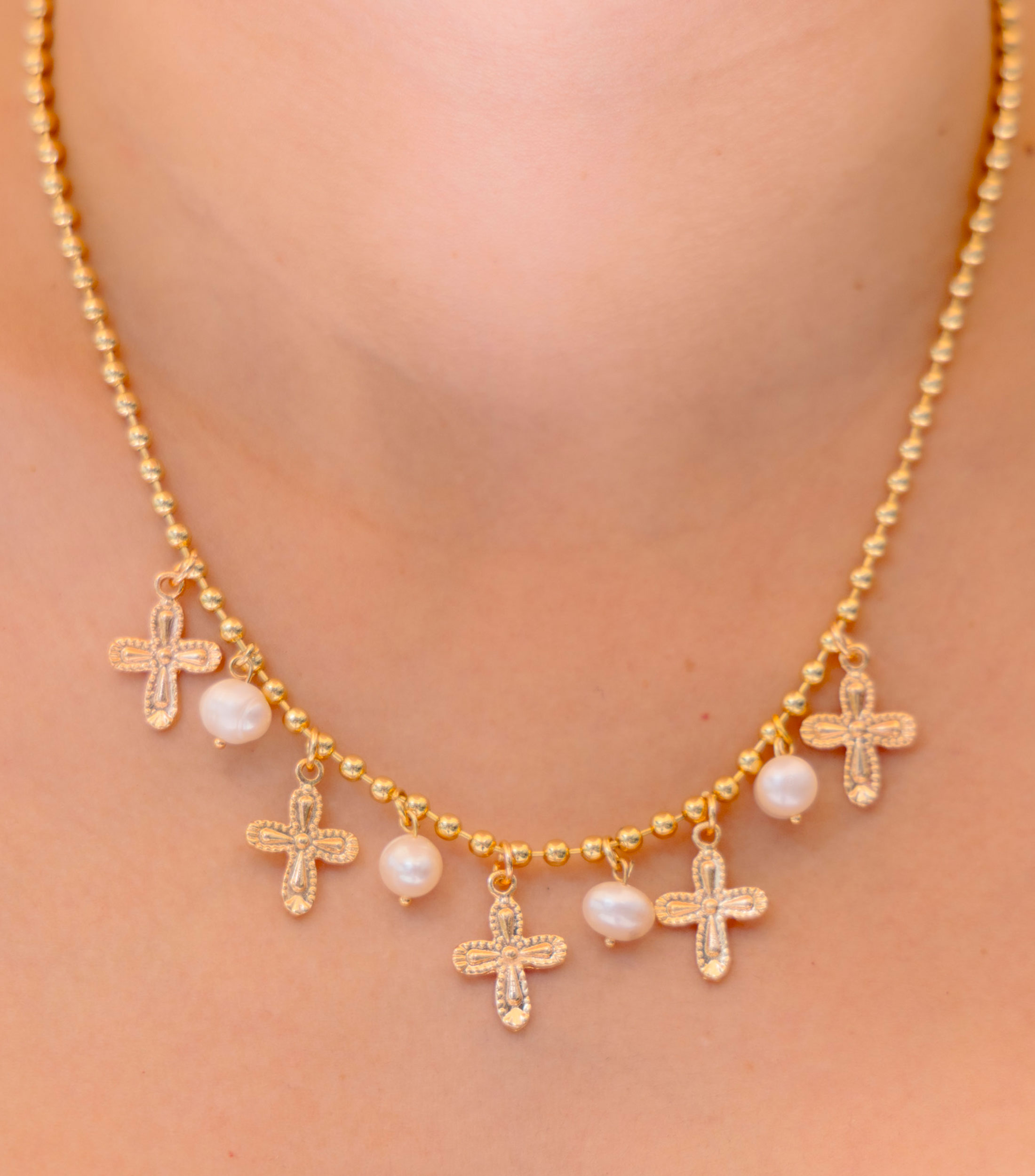 Collar con dijes en forma de cruz Mujer
