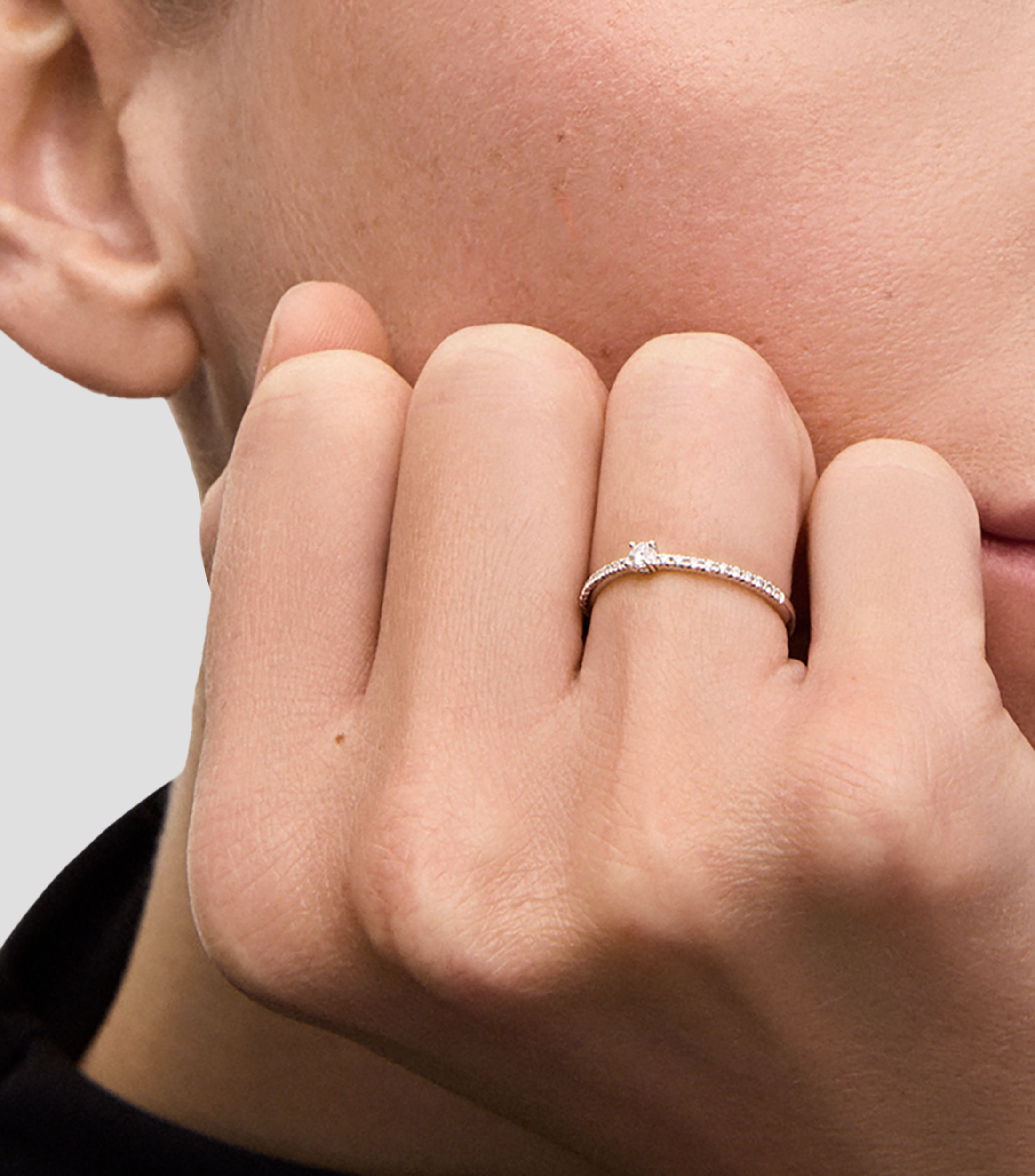 Anillo en Oro blanco con diamante mujer
