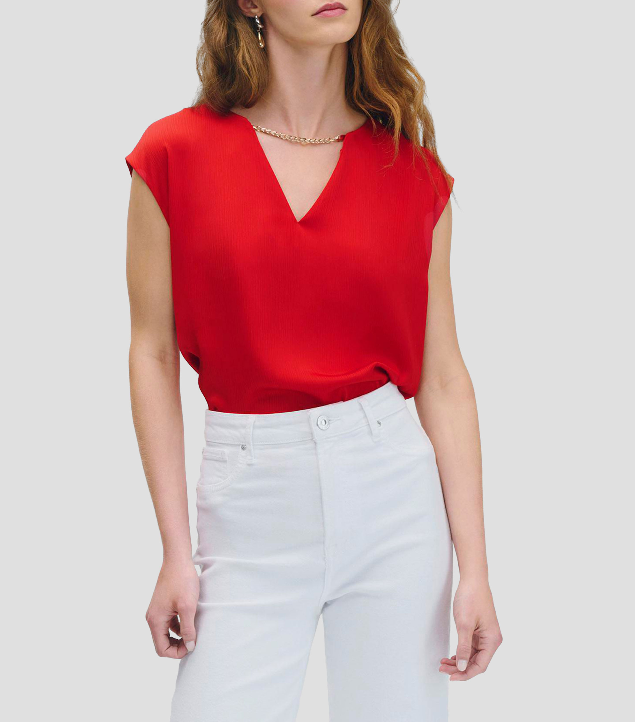 Blusa satín corrugado roja escote V con cadena Mujer