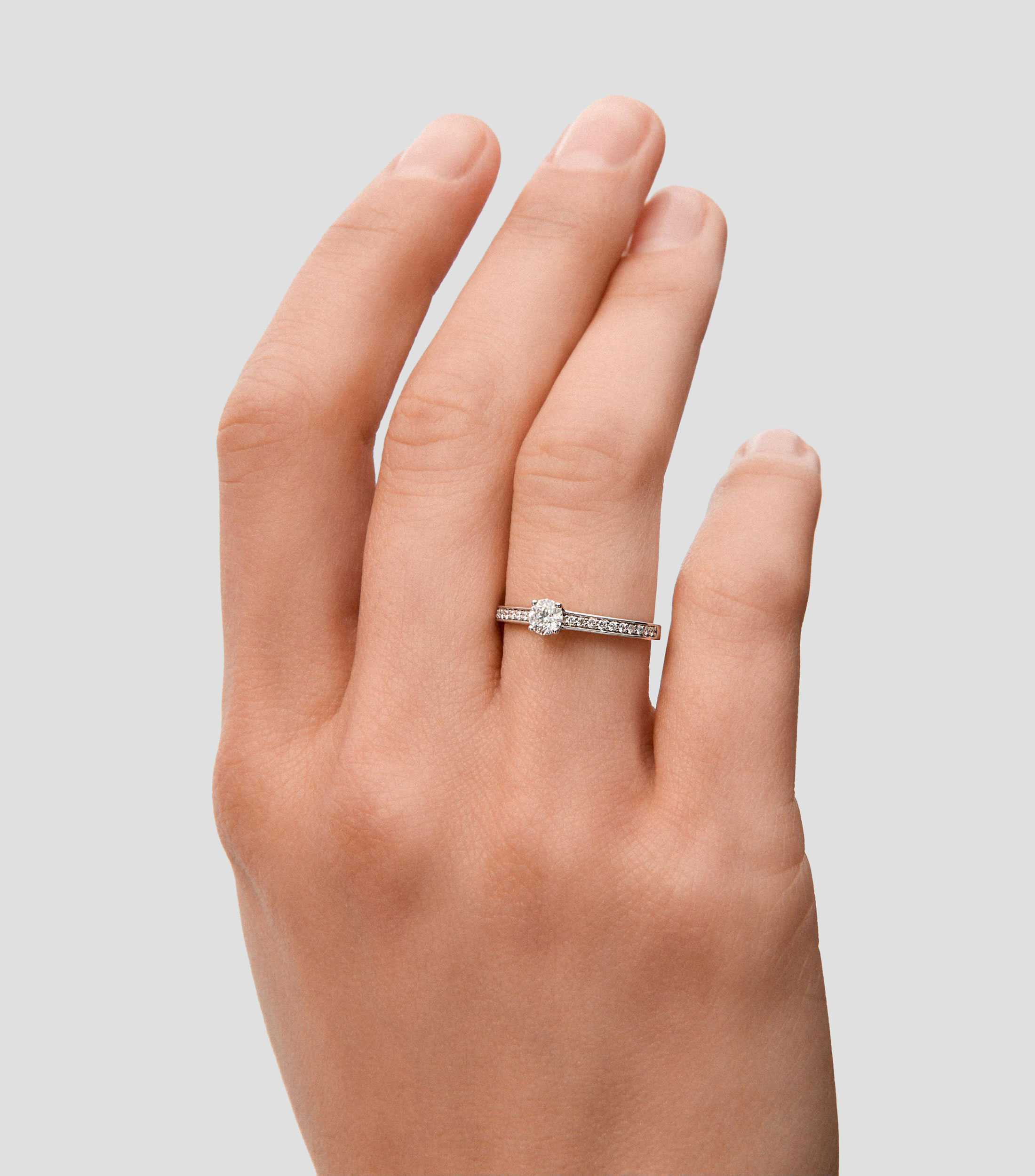Anillo solitario en Oro blanco de 18 Kilates con diamante Mujer