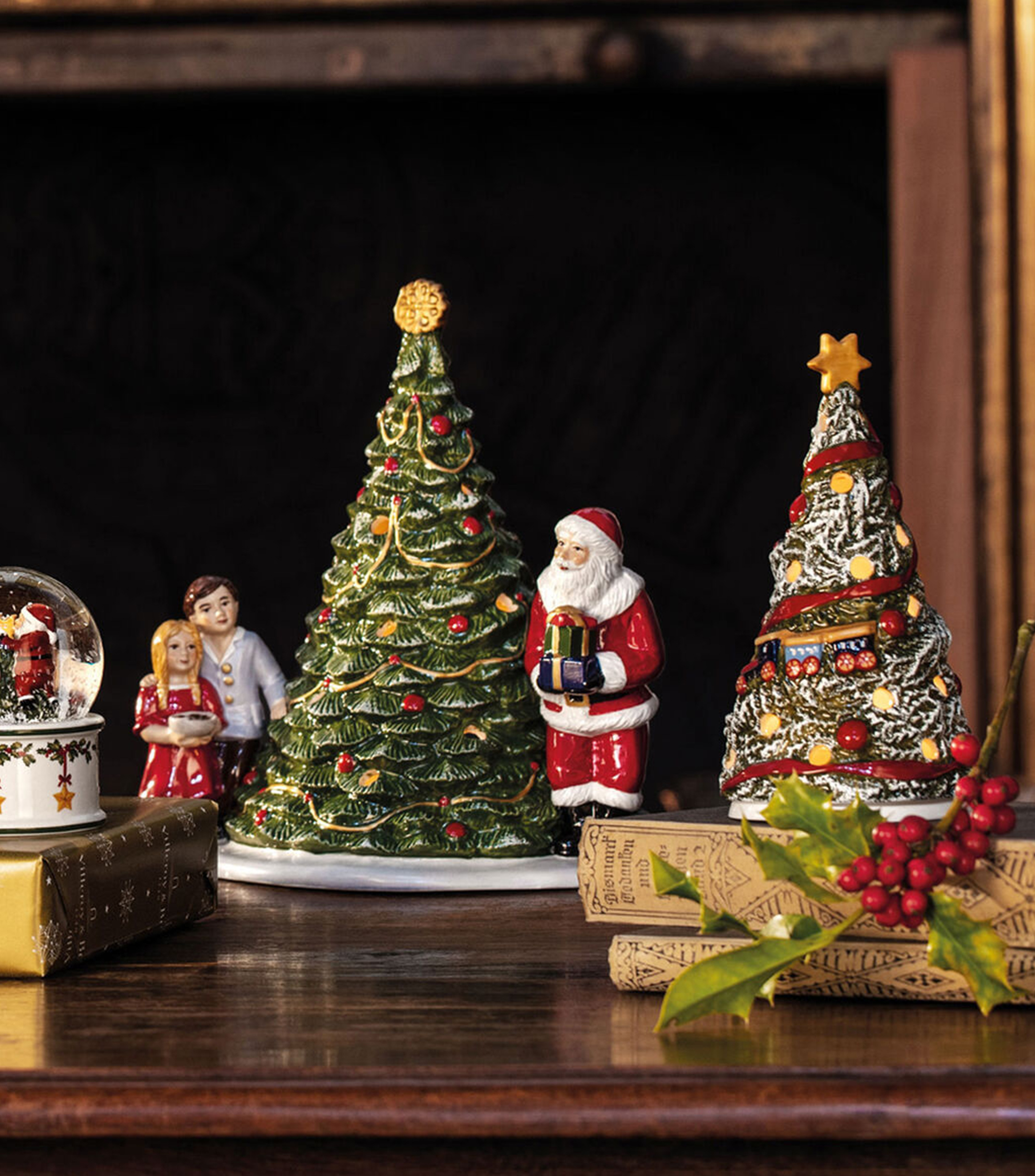 CHRISTMAS TOYS SANTA ON TREE