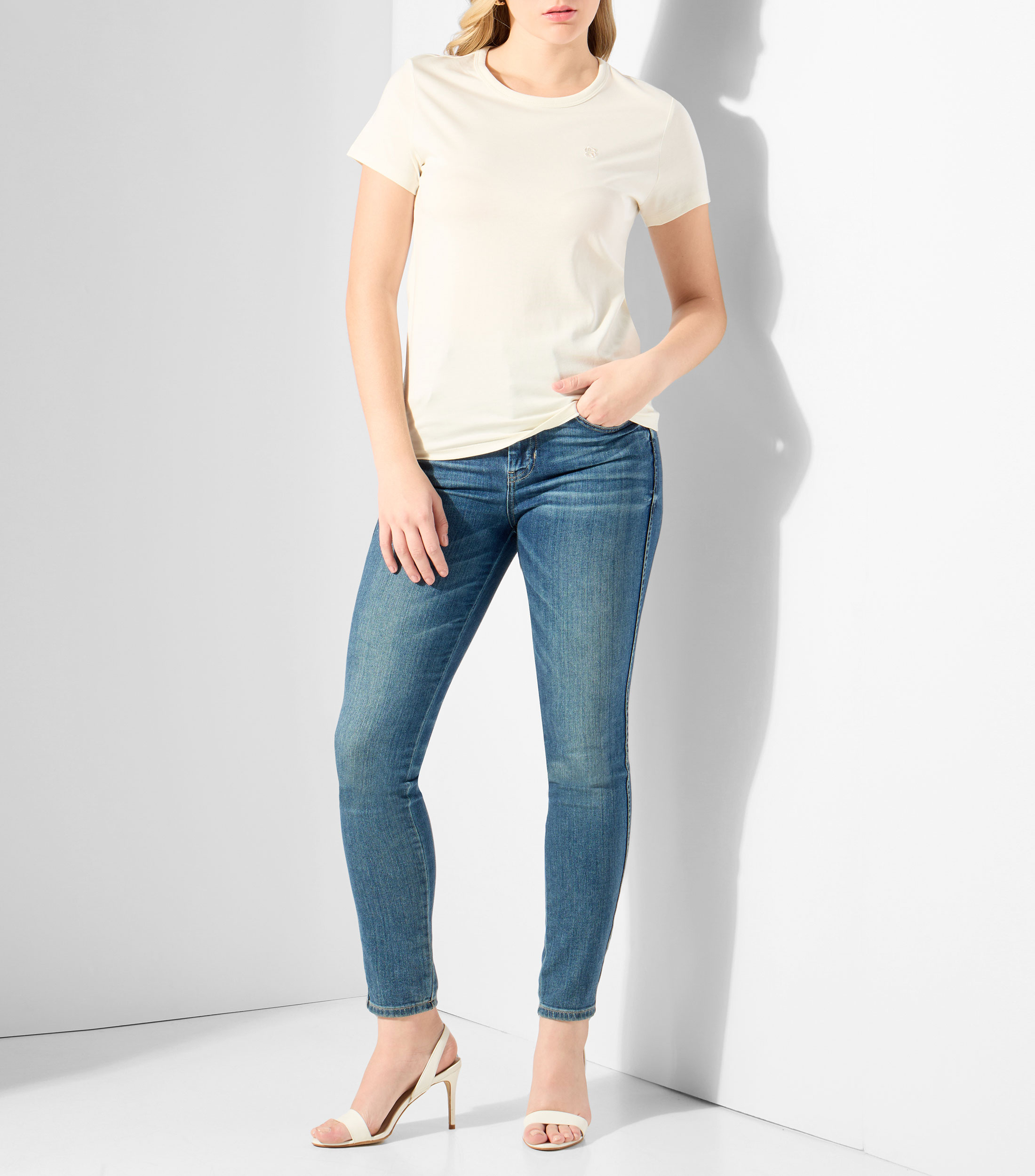 Playera cuello redondo manga corta lisa Mujer