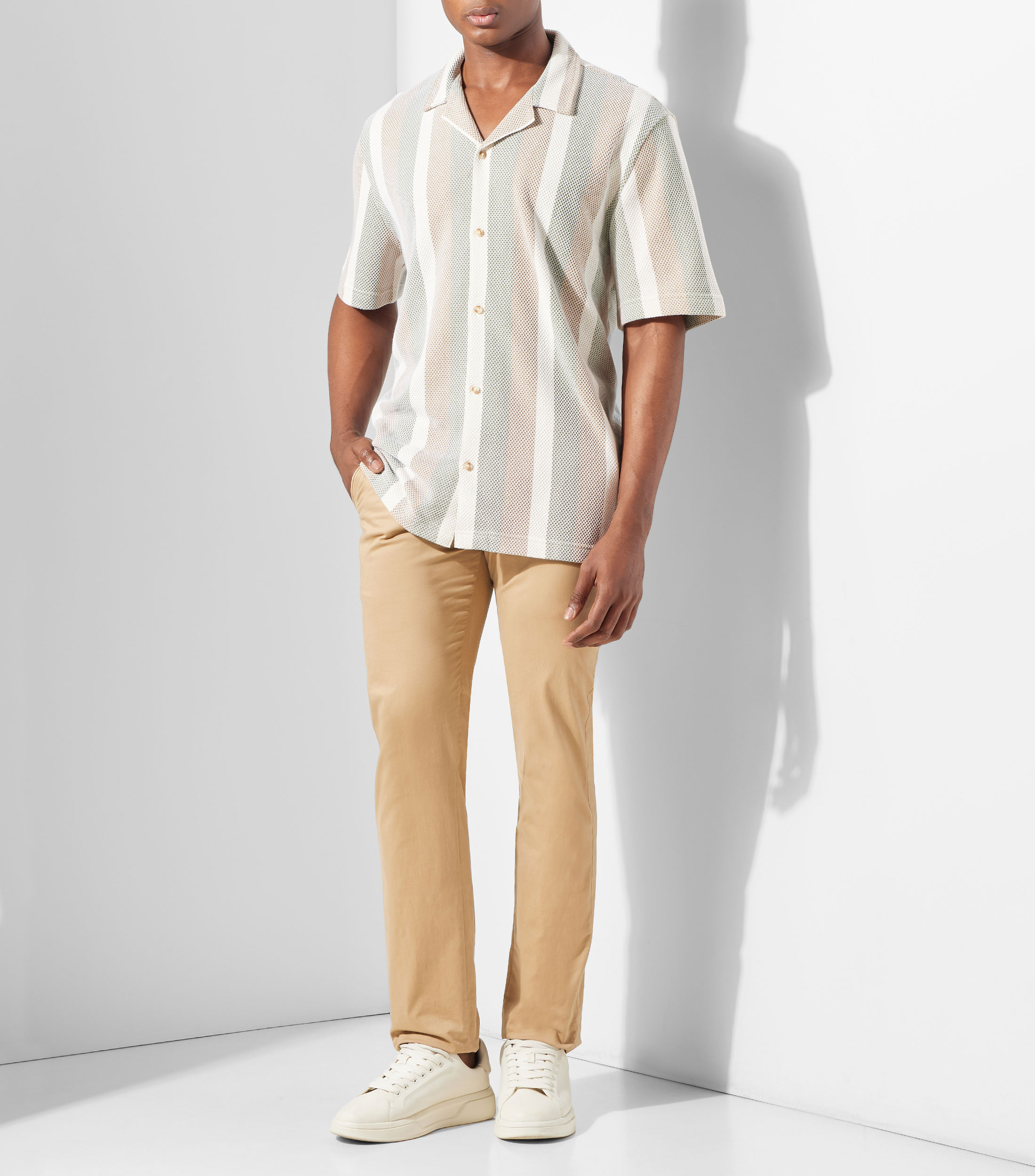 Camisa con microdiseños manga corta Hombre