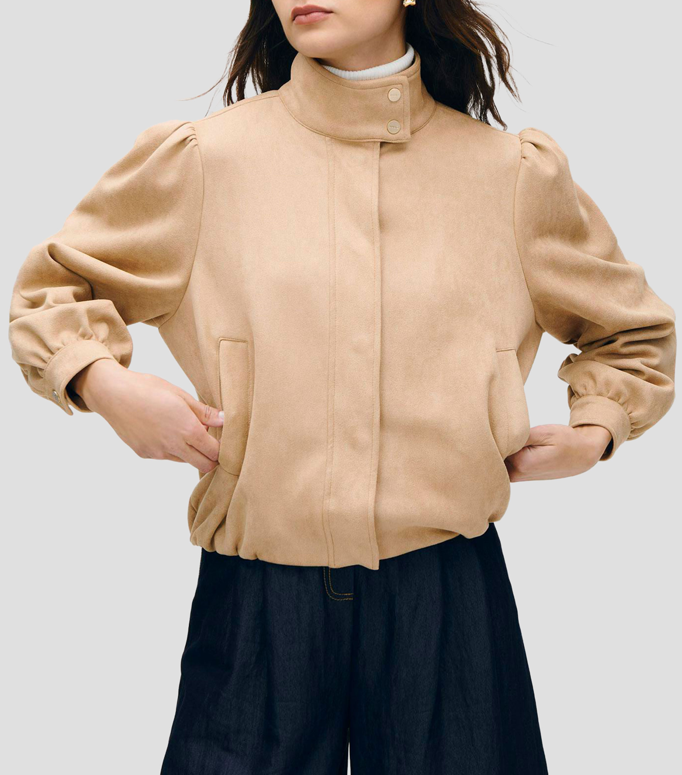 Chamarra bomber de suede taupe cuello alto manga globo Mujer