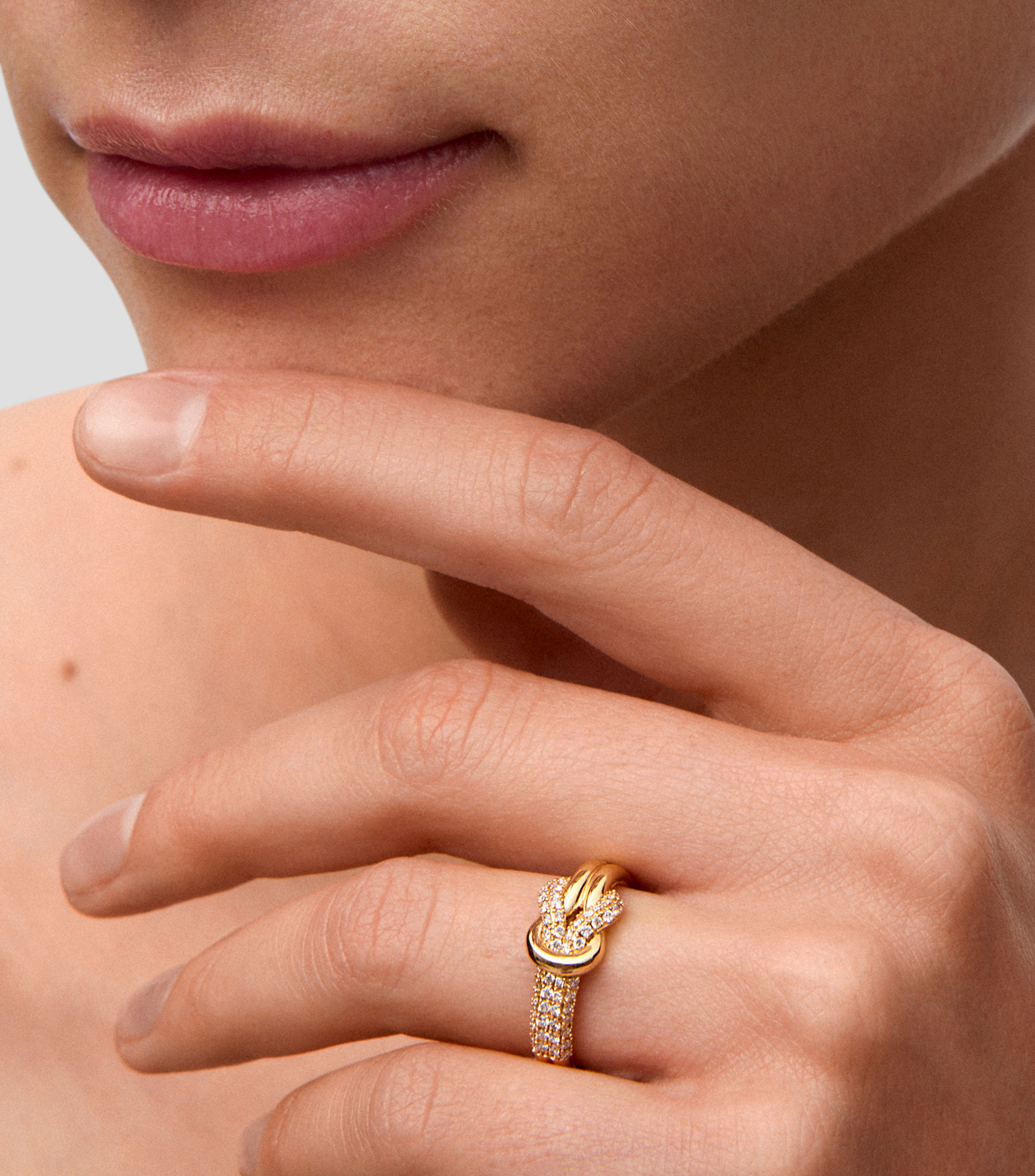 Anillo en oro amarillo de 18 kilates con diamante Mujer