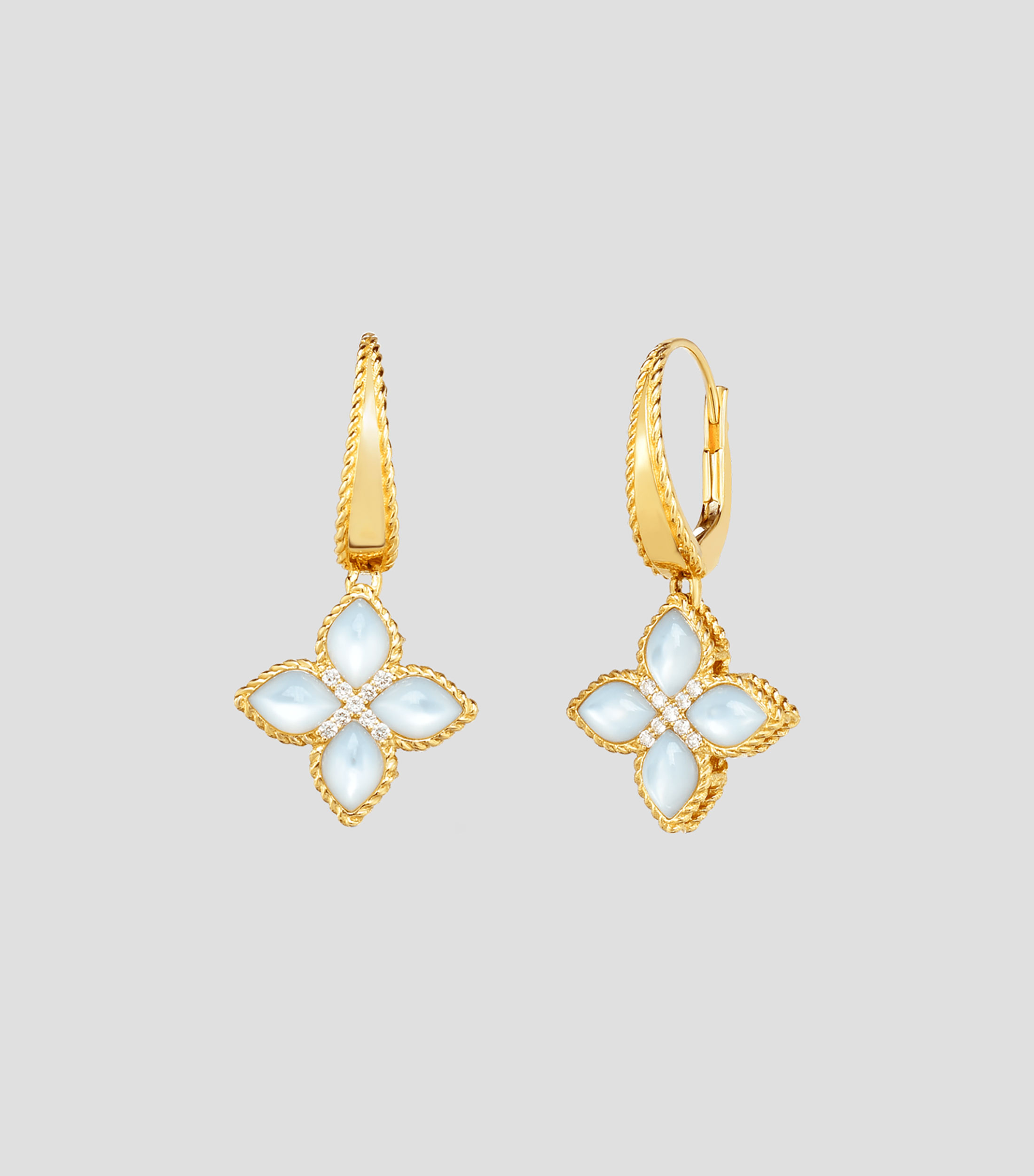 Aretes en oro amarillo de 18 kilates Princess Flower con madre perla Mujer