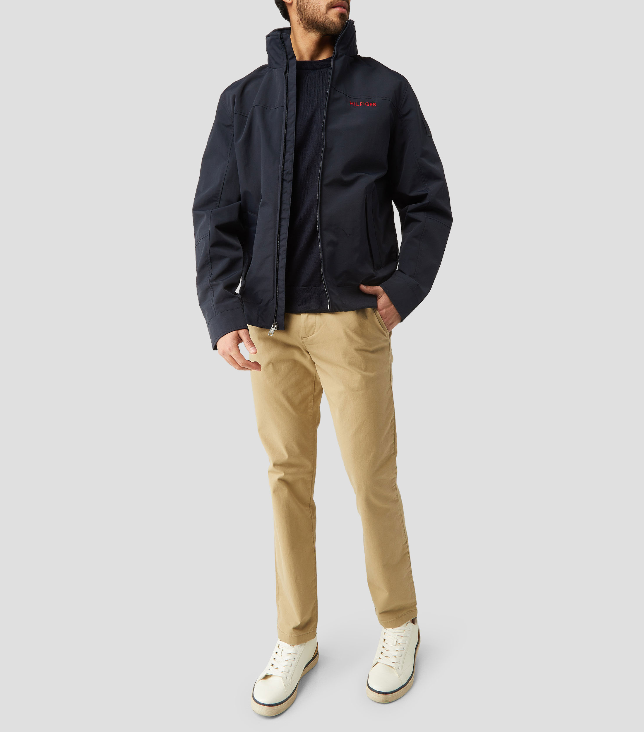 Pantalón casual tipo chino Hombre