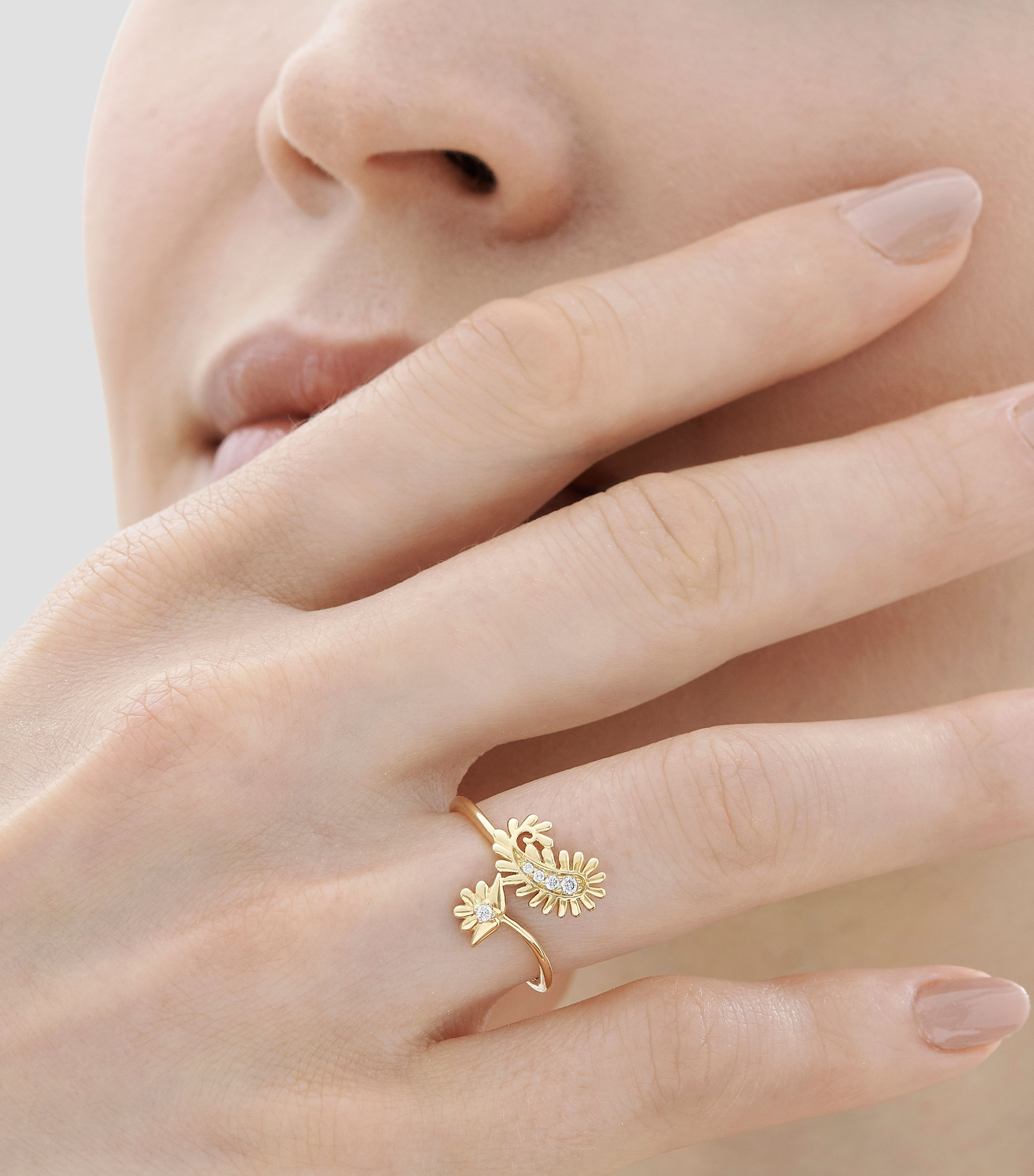 Anillo en oro amarillo 18 Kilates con diamantes Mujer