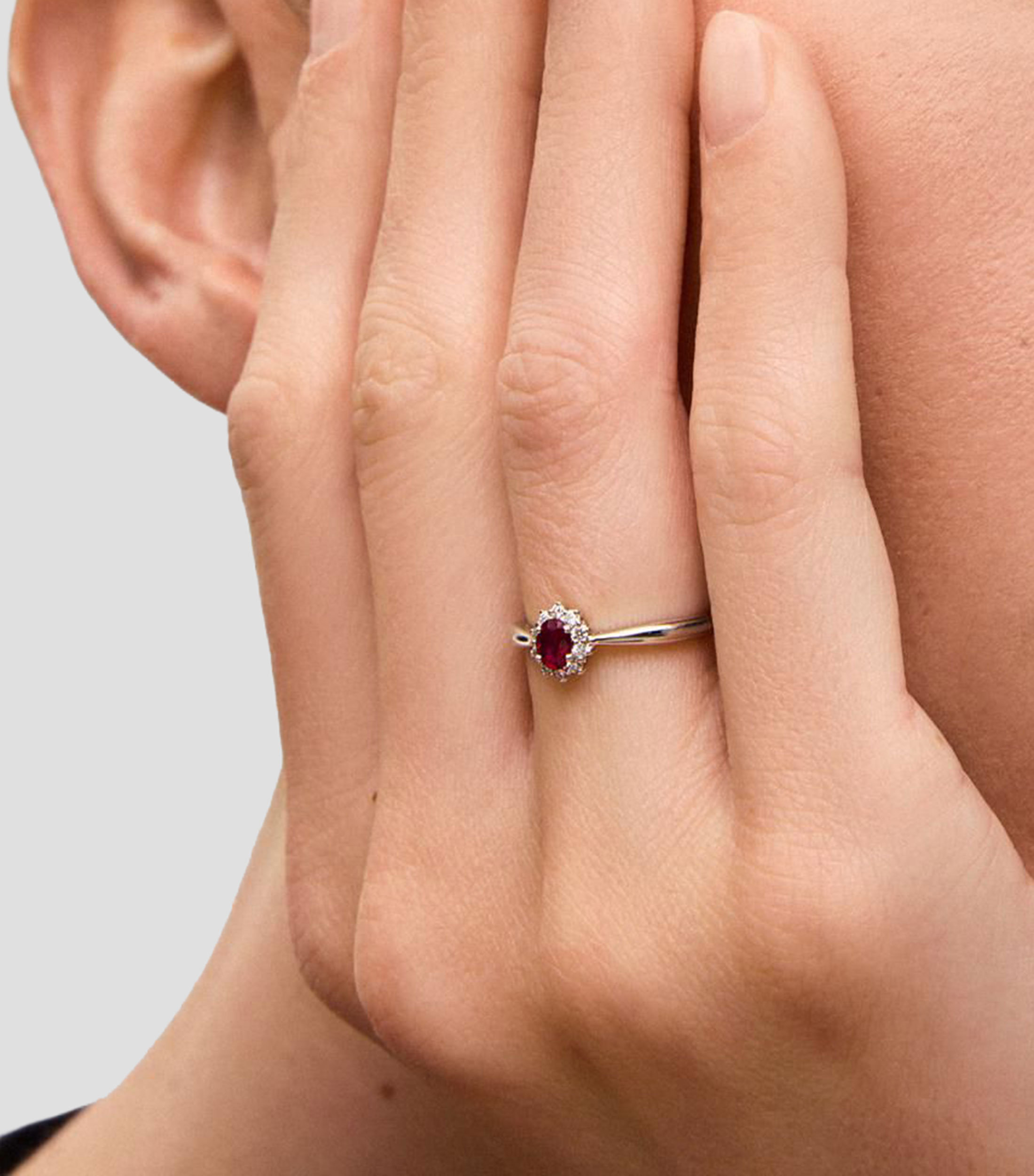 Anillo en oro blanco de 18 kilates Big Three con rubí y diamantes Mujer