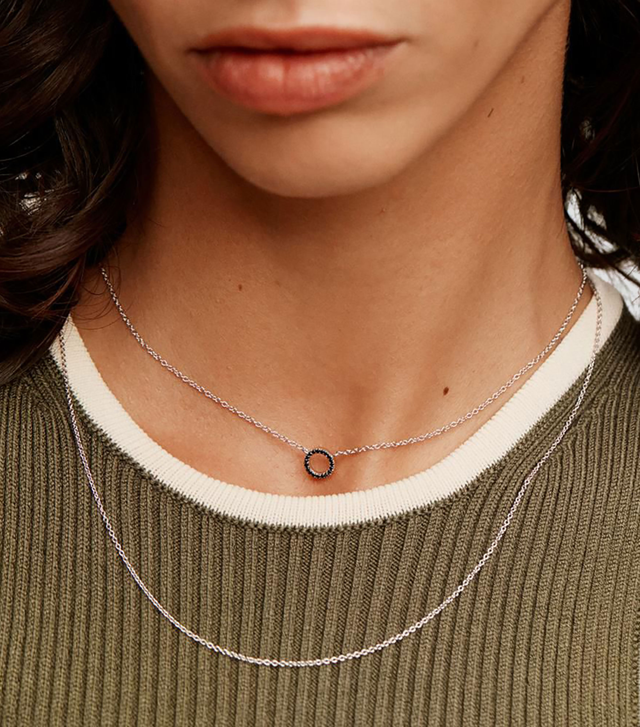 Collar en plata .925 con círculo e incrustación de espinelas Mujer