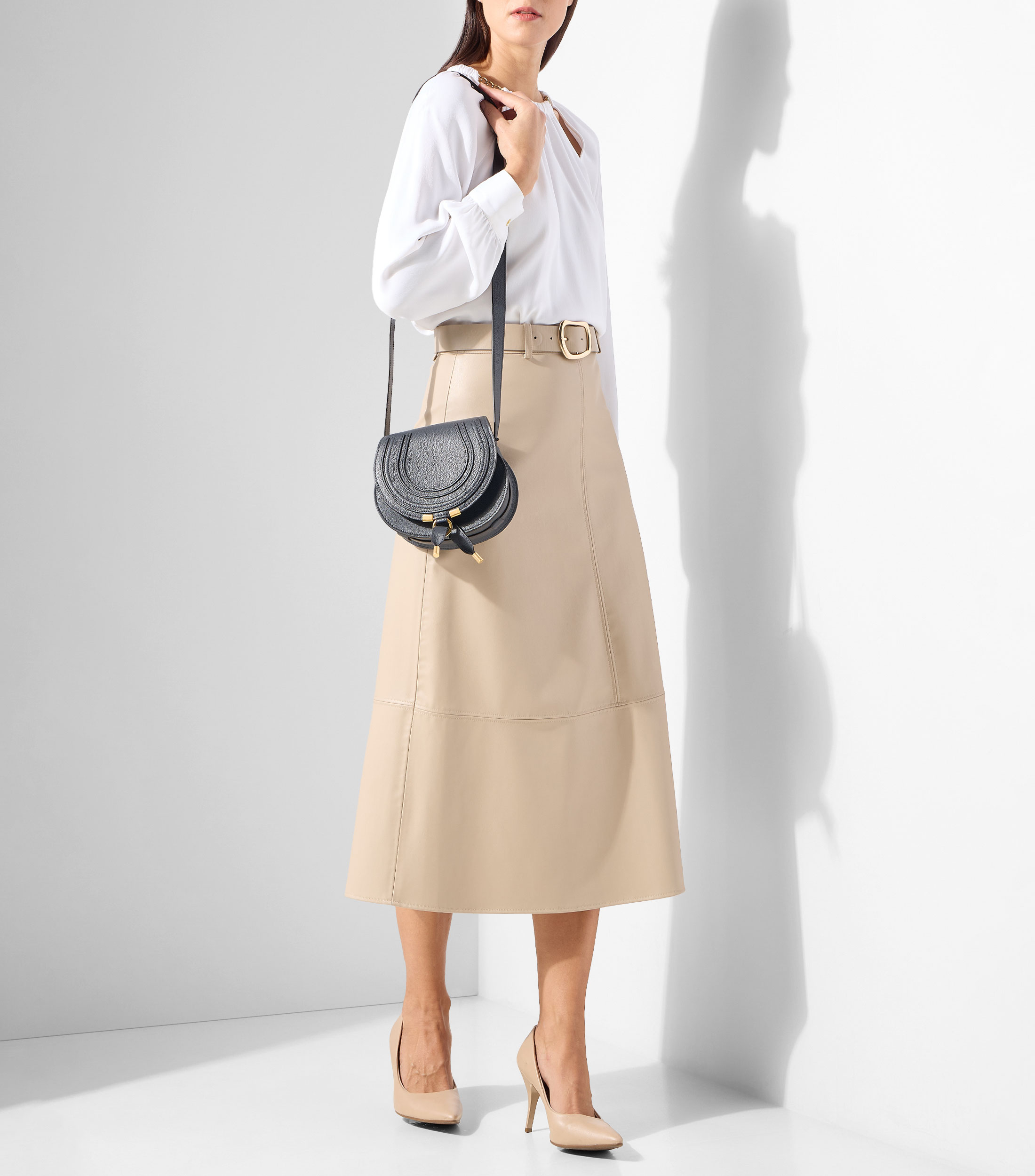 Bolsa Crossbody en piel Marcie Saddle granulada Mujer