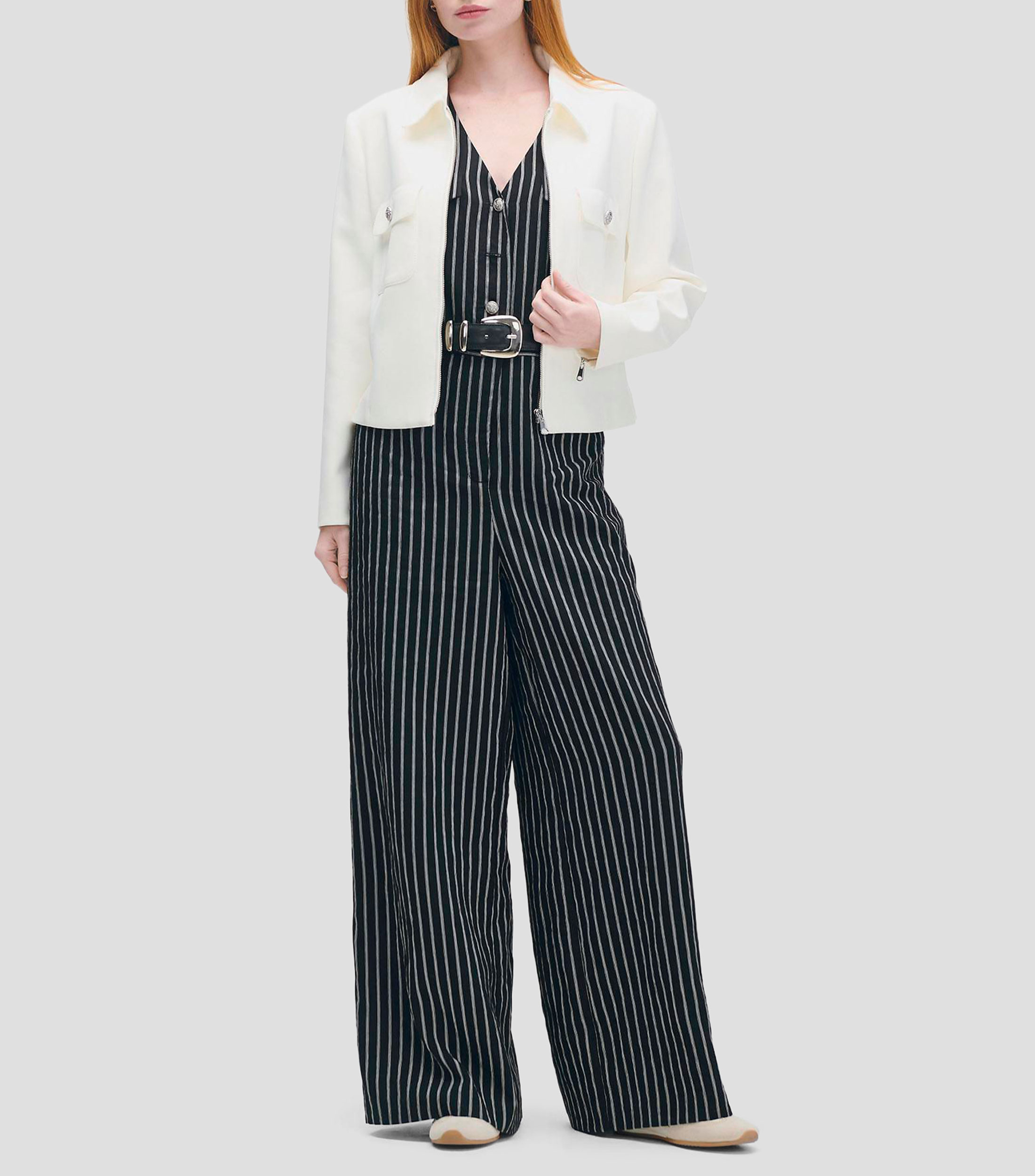Chamarra Stretch Blanca Cuello Camisero Cierre y Bolsillos Mujer