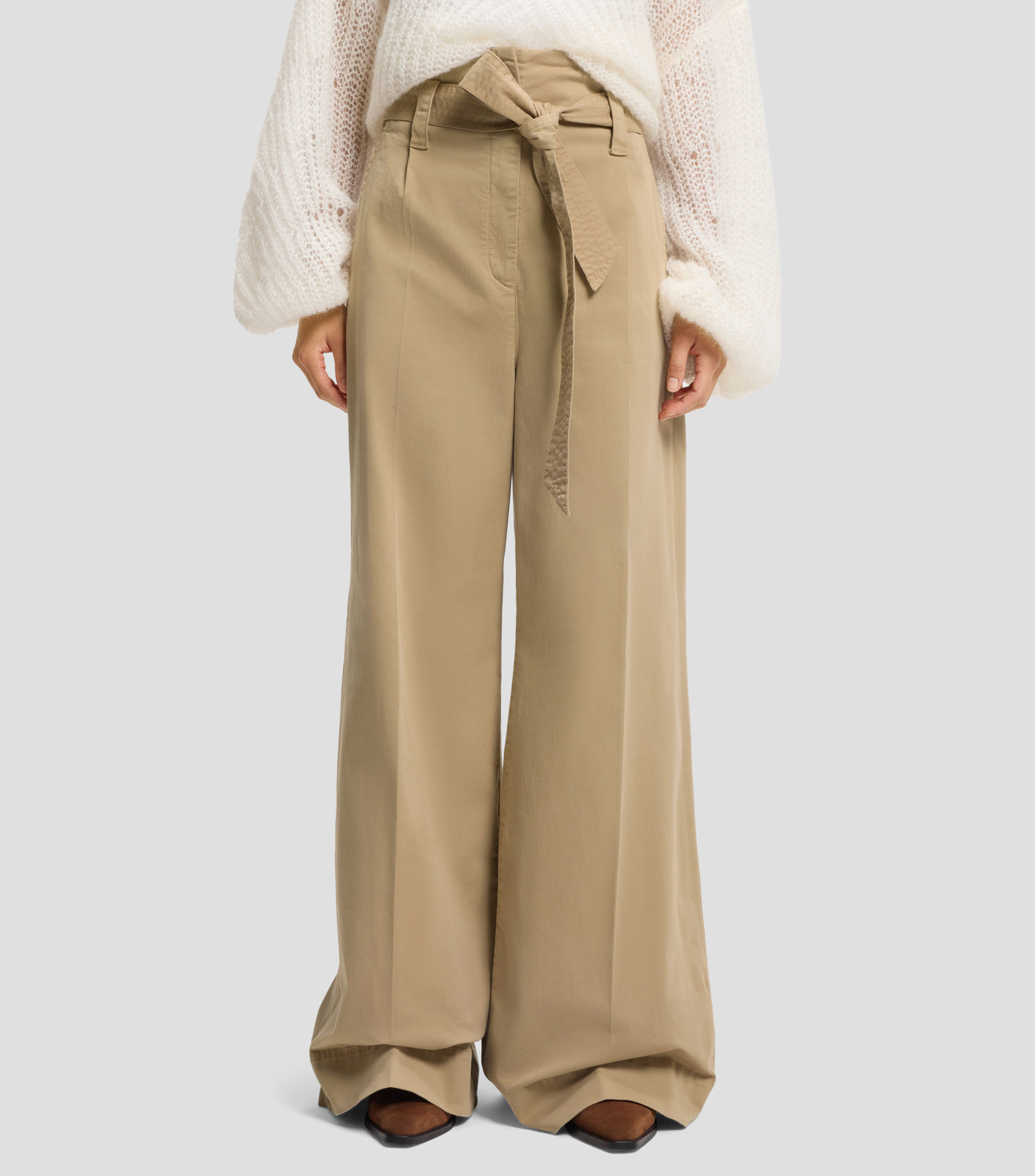 Pantalón de pernera ancha con cinturón en sarga de algodón elástico Mujer