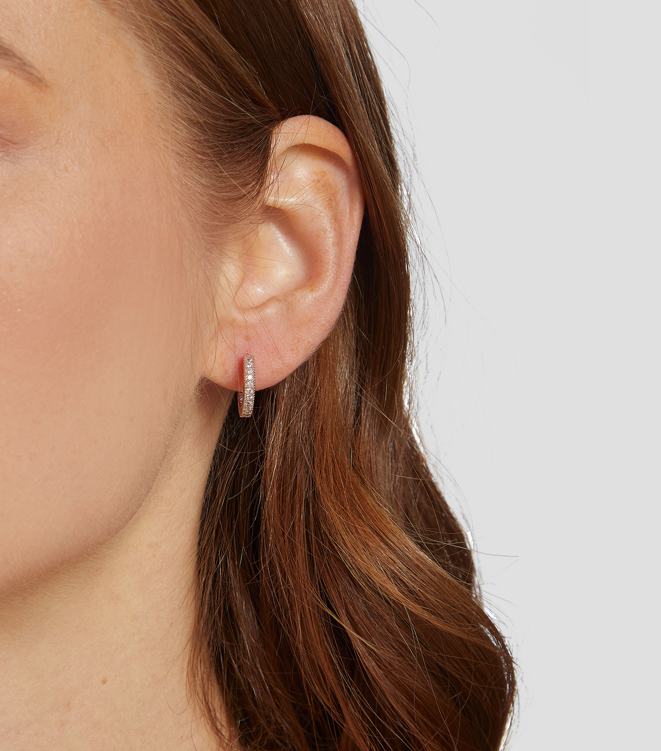 Aretes circulares con zirconias cubicas Signature Mujer