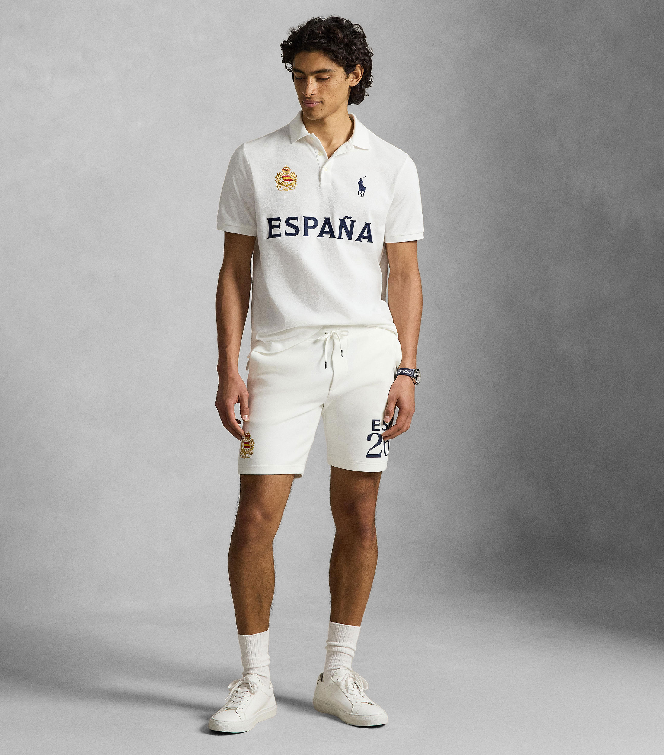Playera tipo polo con manga corta bordada Hombre