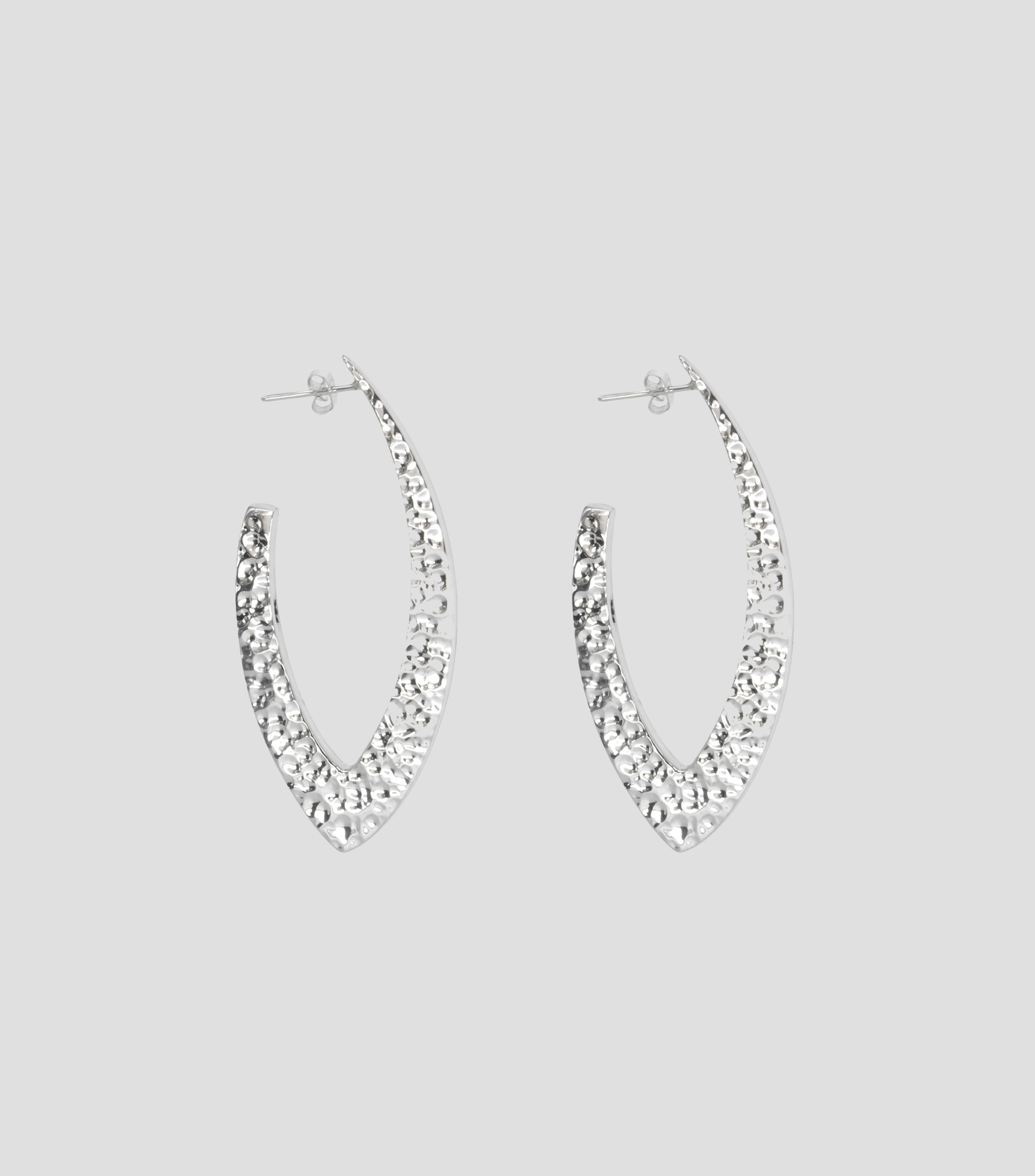 Aretes con contorno de hoja martillado en plata .925 Mujer